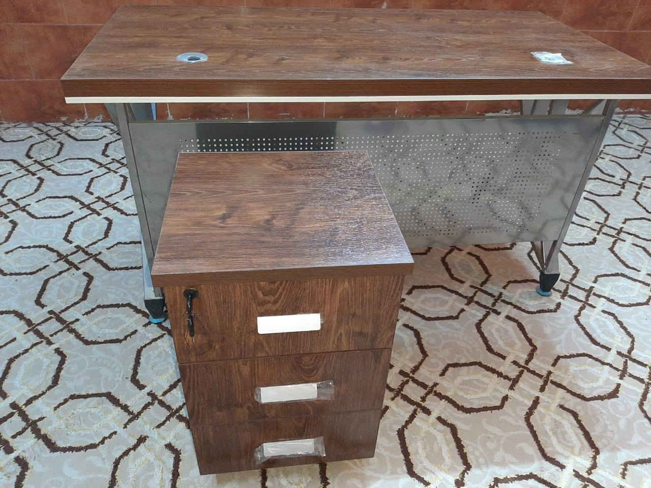 السلام عليكم
هذا ميز مكتبي مع ثلاث جرارات كلش نضيف استخدام شي قليل مثل ما واضح بل صوره 
العرض مال /140 
توصيل/ماعندي 
مكاني /بغداد/حي أور قرب جامع الفردوس 
السعر/160الف/وبيه مجال بصيط


**إذا كنت صاحب هذا الإعلان وتريد حذفه لأي سبب، رجاءا أرسل رسالة إلى الدعم الفني**