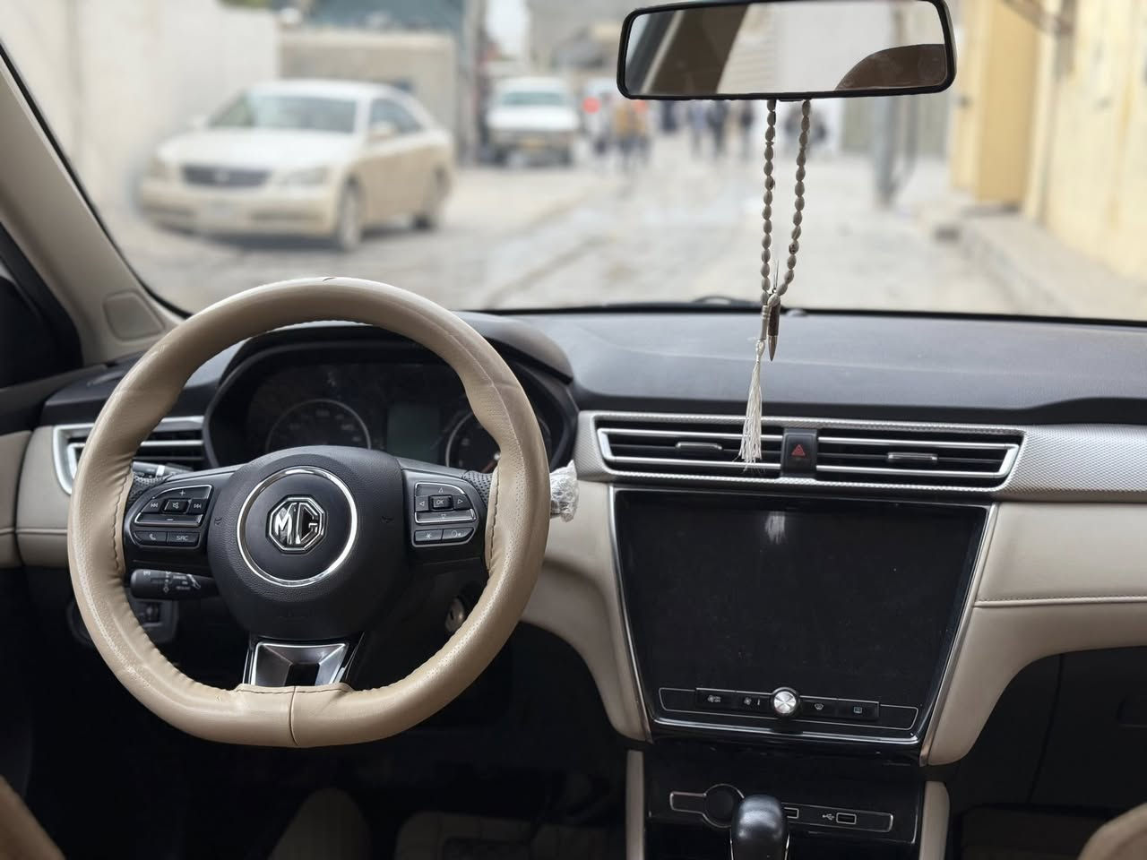 سلاموعەلەیکوم MG5سوچ بۆفرۆشتن مۆدیل 2024سبوخ چوار نوختەی پێوەیە لەگەل کەمیک قەلەمکاری سەیارەکە 24000هەزار رۆشتوە مالی دۆستە سەیارەکە هی مەعرەز نیە هی مالە سعری ١١٠وەرەقەو مەجالیشی تێدایە شوێن کەلار رەقەم تەلەفون ***********
