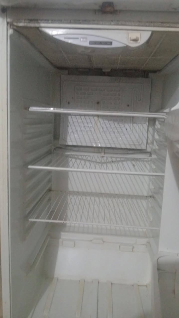ثلاجه للبيع السعر خاص***********
