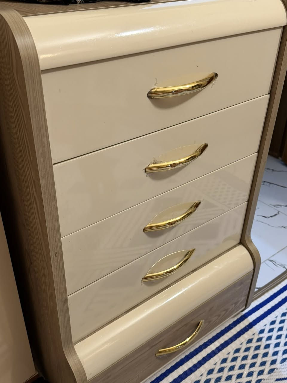 ‏سلام عليكم شباب غرفة نوم تركية السعر 1,000,500 
رقم ***********هاذا رقم بس رصيد 
غرفه نوم عشر قطع وبيه مجال ￼
