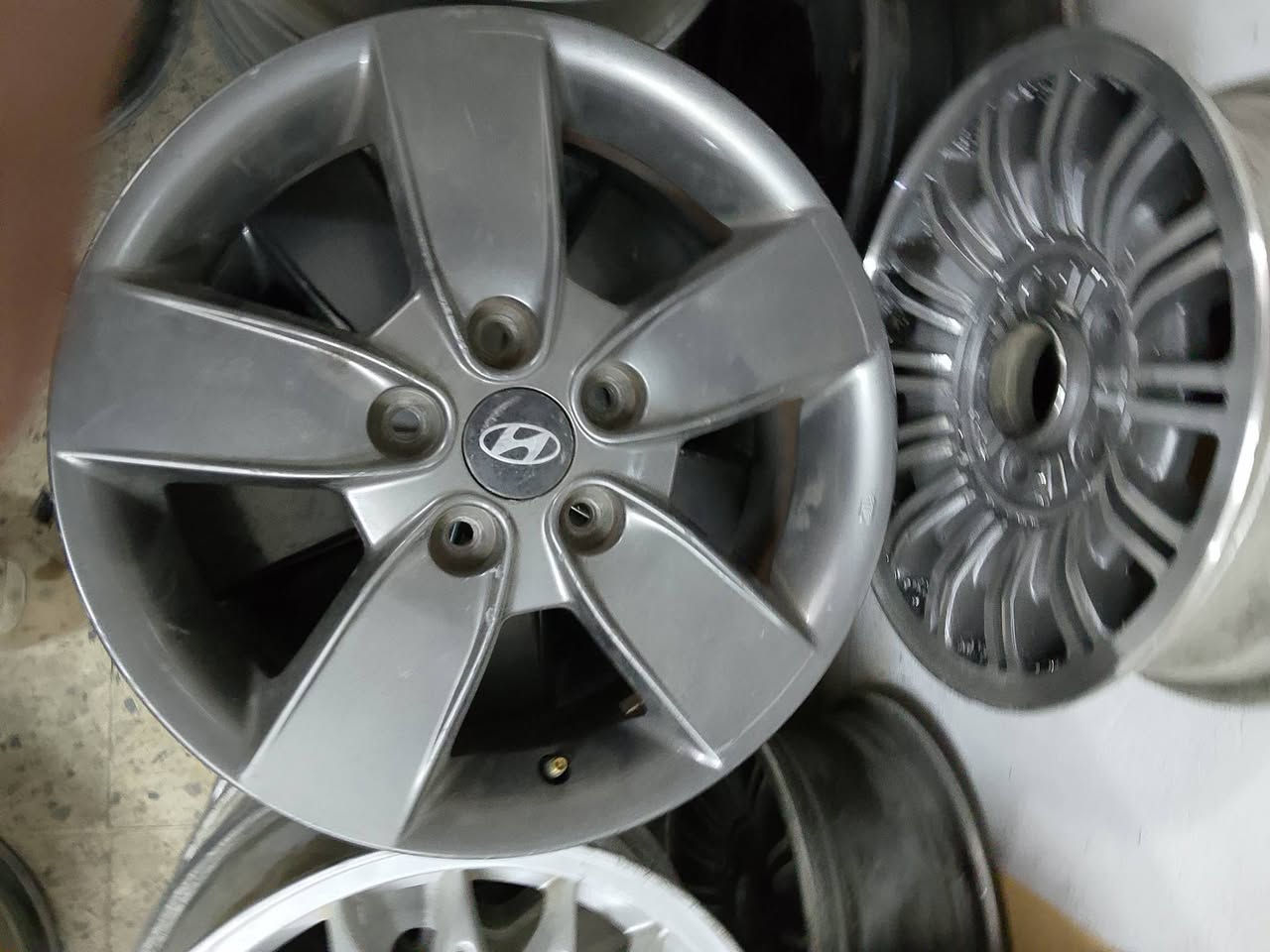 يوجد لدينا انواع الويل كب سيارات حديثة العنوان موصل الجديدة مقابل فرع السايلو ***********
