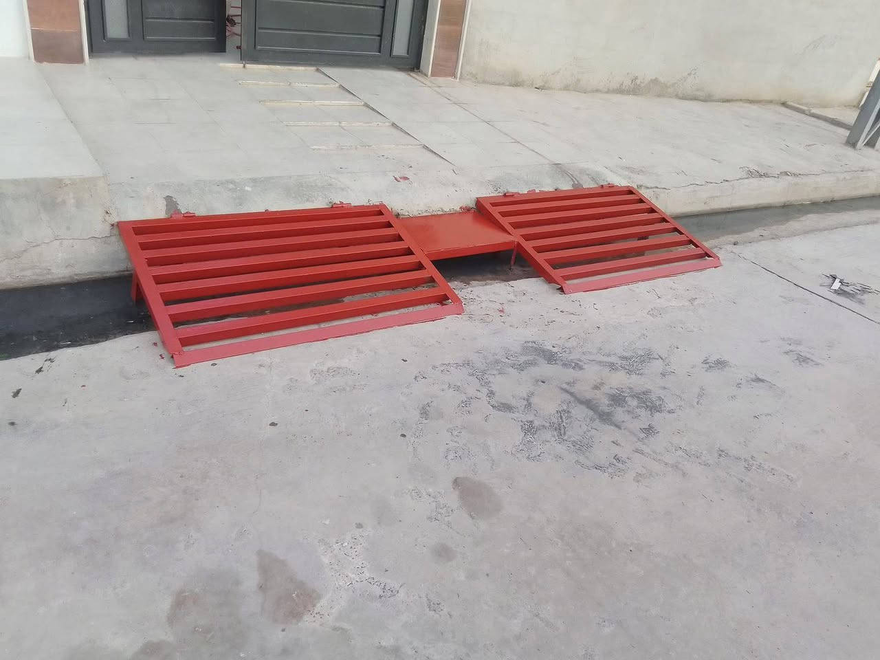 السلام عليكم 
انا حداد باب وشباك متجول هذا جزء بسيط من شغلي وهذا رقمي للتواصل معي ***********
