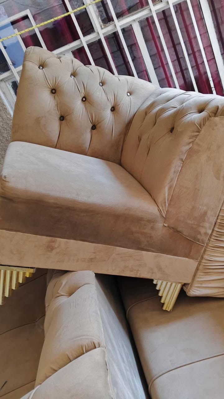 سلام عليكم عيني عدي قنفات البيع نضيفات  مثل ماتشوفون بعينكم  سعره 375 العنوان بغداد الشعب السفسار  اتصل على رقم ***********
