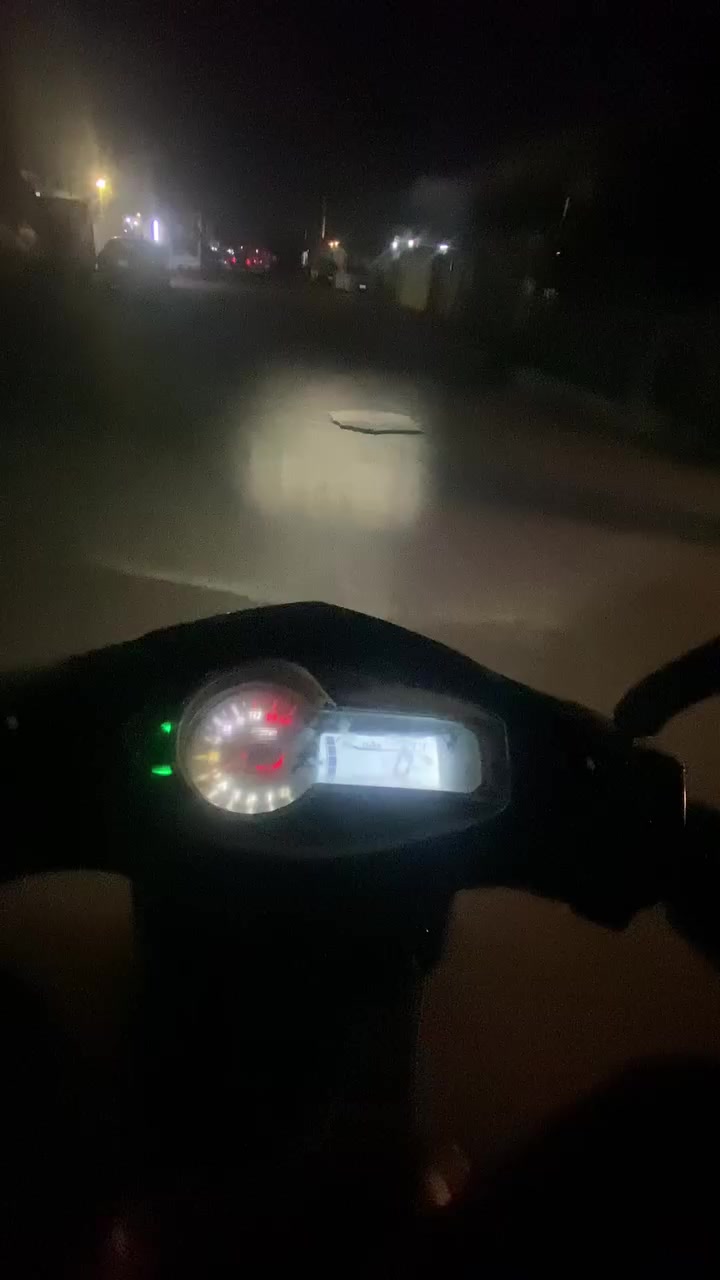 اسلام وعليكم
شباب سكنس لد صيني
دراجه بيها مكينه مال عدله
وتجي وتفحص
دراجه نقصها تنضيف كابريتر وخرز كلج 
يكلفن ١٥ الف
لان مابيها شلعه ومعدل قوي
اما مشيها حلو
ومكينه خرسه دراجه
كهربايات كامله مكمله من طول لطول
سعرها مناسب ب ٢٢٠ وبيها مجال
مكاني بغداد الغزاليه


**إذا كنت صاحب هذا الإعلان وتريد حذفه لأي سبب، رجاءا أرسل رسالة إلى الدعم الفني**