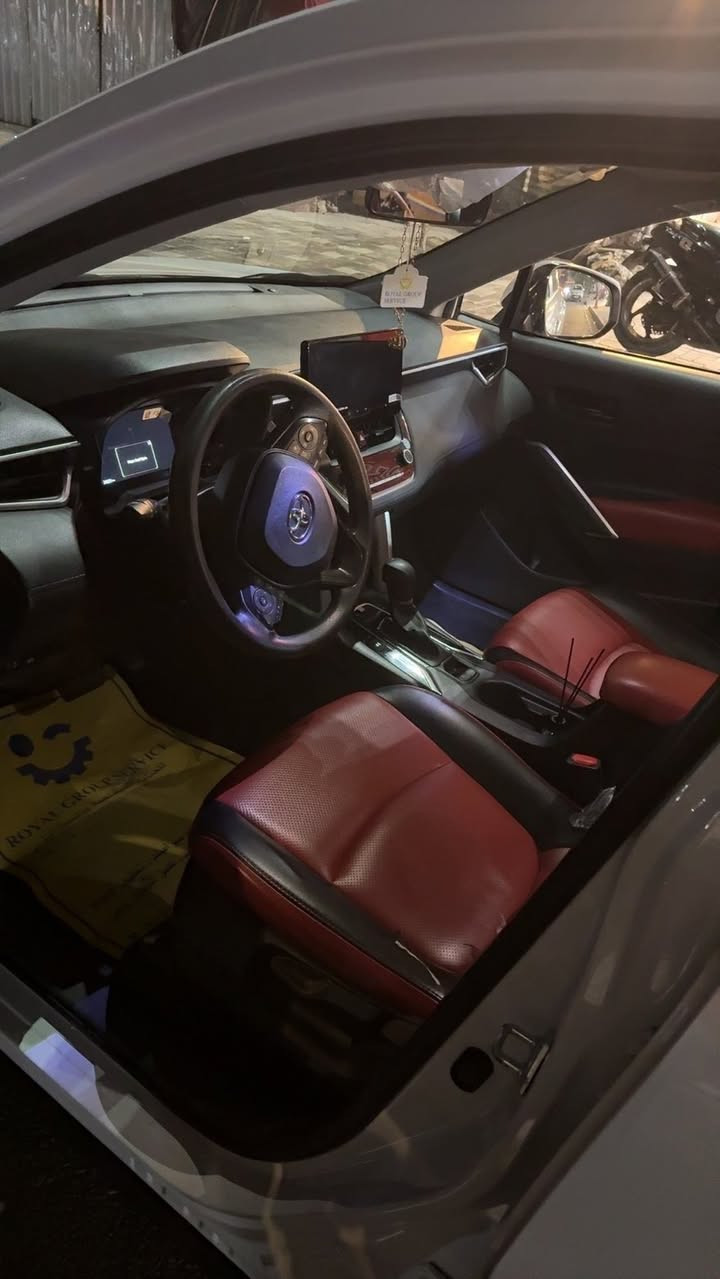 السلام عليكم
📌📌 تيوتا كورلا كروز 
📌📌 موديل 2024 
📌📌 عداد مسافه 30
📌📌محرك 2000 دوش 
📌📌 السياره استيراد خاص بانزين 
📌📌 موصفات بصمه وفتحه 
📌📌 لون الداخل احمر مطعم بسود 
📌📌 السياره بيه رصعه صغيره بل باب 
ورصه بل جاملغ مبينات 

📌📌 سعر  30 مليون وبيه مجال 
📌📌 مكان بغداد الجادريه قرب فندق بابل 
📌📌 رقم الهاتف ***********
