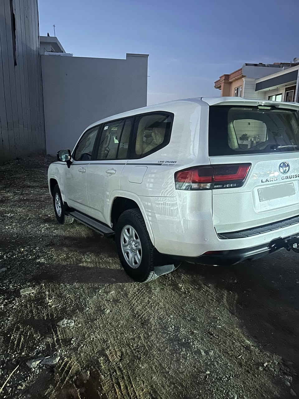 لاندكروز GX 2024
ضمان شركة ساز 
تبديل دهن ٤٠ الف كيلو
ضمان عطلات ١٠٠ الف كيلو
رقم سليمانية 
ماشيه 15 الف كيلومتر 
السعر ٥٧٠$ 
مكان السيارة السليمانية 

0773 698 5594
