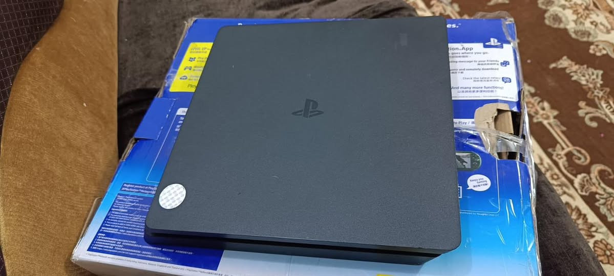 جهاز ps4. للبيع مهكر نظيف  السعر 275 للتواصل واتساب  ***********
