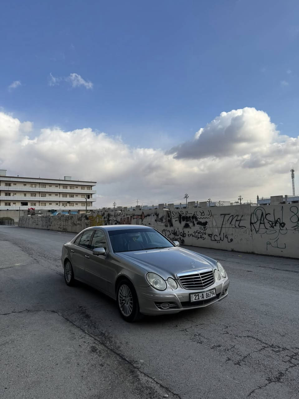 السلام عليكم 
Mercedes e200 2007 
السياره للبيع فقط محرك ٤ سلندر مرغوب كير اوتو داخل جلد شاشه كامره ٣٦٠ حساسات تحكم ستيرن 
اخوان سياره بدون ضربه صبغ بيها كم قطعه ابيع حزام 
***********
