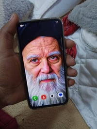 بدون غراض ماعندي توصيل  شاشه اصليه بس بصمه واكفه شخط بل شاشه فقط ضمان ...