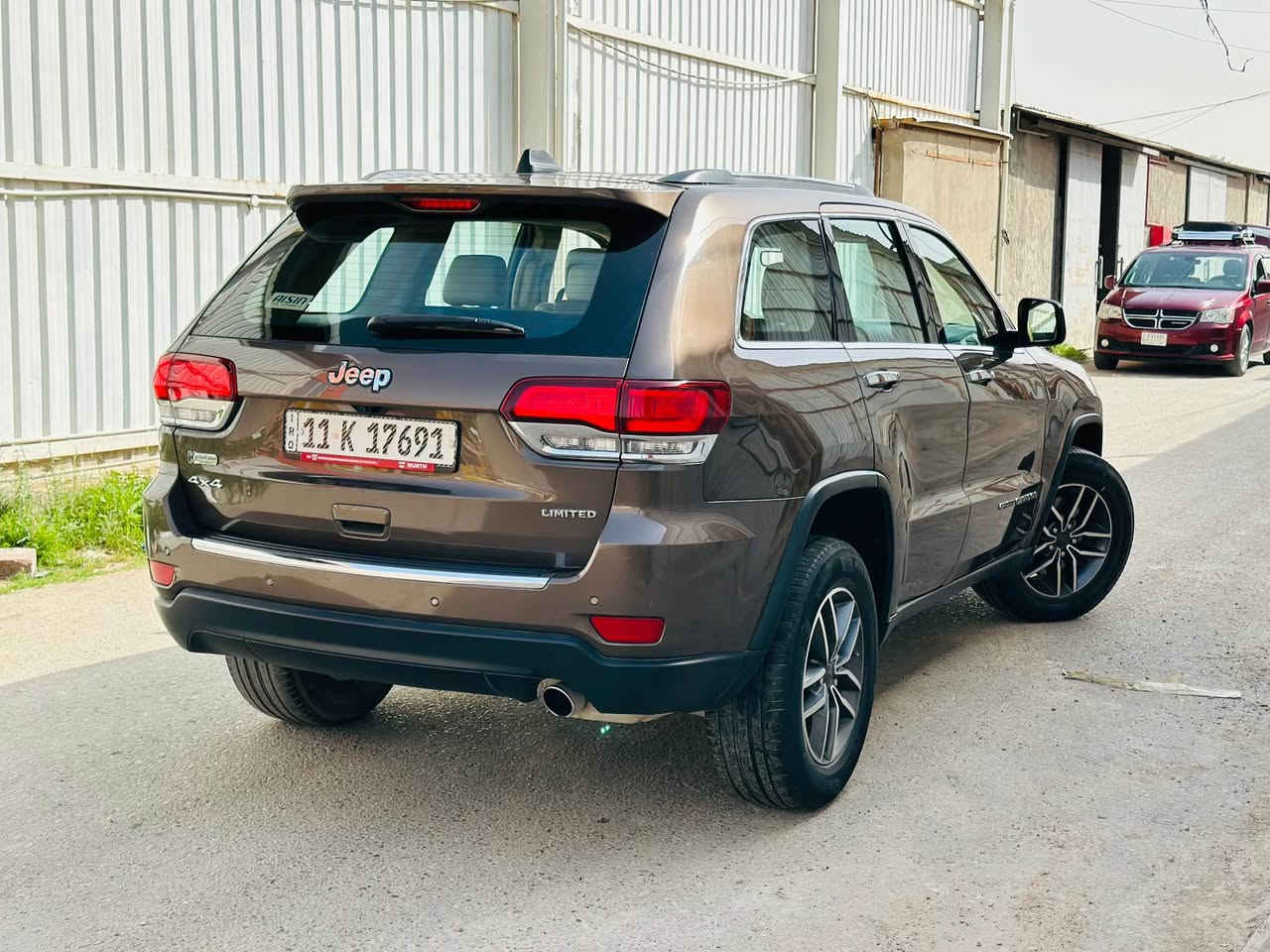 السلام عليكم ♥️
جيب لمتد 2021 امريكي 
الضرر جاملغ مبدل نفس اللون 
وصبغ بابتين صور الحادث موجودة بلمنشور 

مواصفات :-
فتحة سقف
صندوق كهرباء
دفع رباعي 
كراسي ثنين كهرباء 
داخل جلد بيجي 
ماوس 
شاشة كبيرة 
رادار جانبي + خلفي 
وبقية مواصفات معروفة 

السيارة جاهزة خير من الله ما بيها كل نقص رقم بغداد الجديد وبأسمي 
السعر 22,800 وبيها مجال جداً بسيط 
*********** بغداد, العراق
