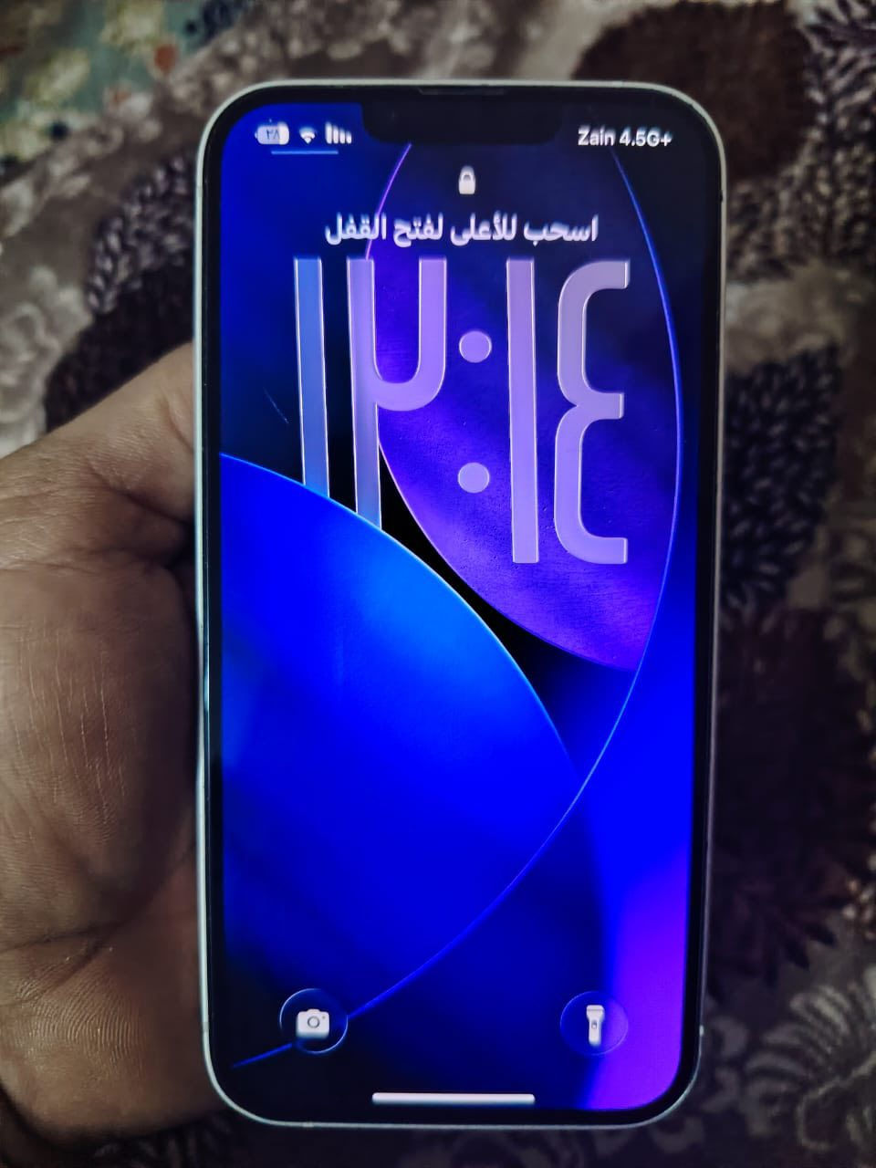 السلام عليكم جهاز ايفون 13  نضيف جداا مثل ما موضح بالصور ذاكره ٢٥٦ بطاريه ٨٥ ابد ميصرف بالشحن بلااادي ما مفتوح ابد سعره ٥٢٥ الف للتواصل خاص او ***********
