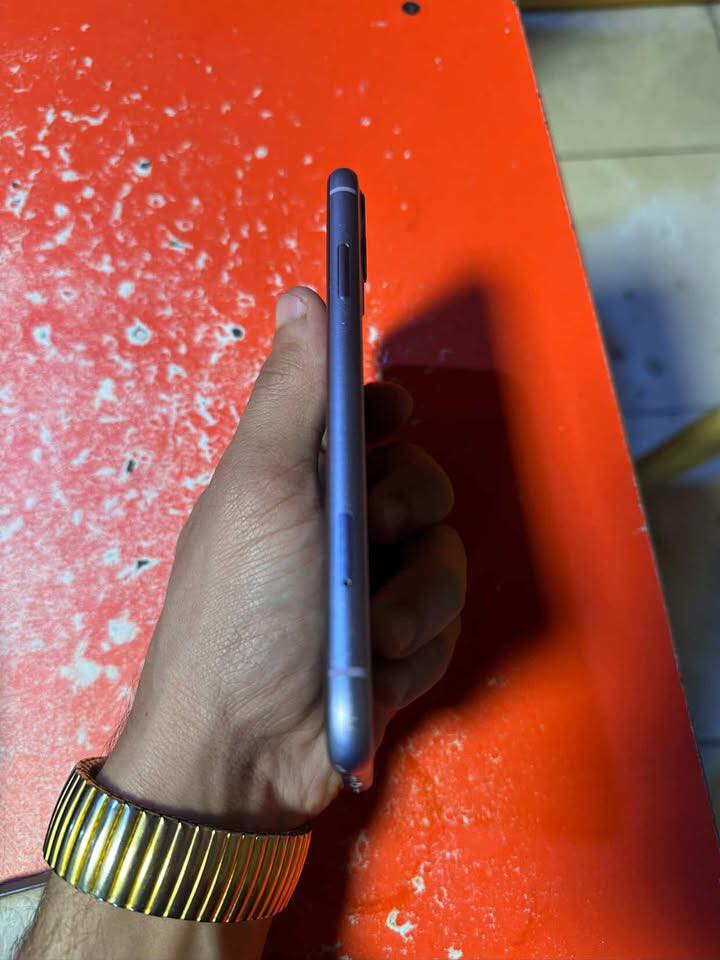 آيفون 11 عربي ماستر شرق اوسط مكفول كامل وتر بروف ممفتوح ابد لون بنفسجي مميز ذاكره 128 فقط بطاريه تقرء باقي الجهاز كل مكفول زلغ واحد مابي سعر الجهاز 250 وبي مجال بسيط العنوان بغداد المنصور رقم تلفون *********** وبي واتساب
