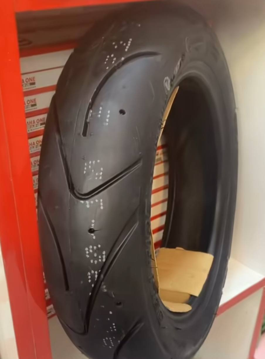 سلام عليكم كلجات امامي مال ماكس مال رمبةة شركه وكاله مختومات ختم ياماهه MAX كلجات شرط تحفر الكاع  + تاير جلاتين زلغ ما بيةة + خرز كلج اصليات هم مال شركه ولسعر بلماي محتاجهن مستعجل عل بيعتهم *********** لو خاص
