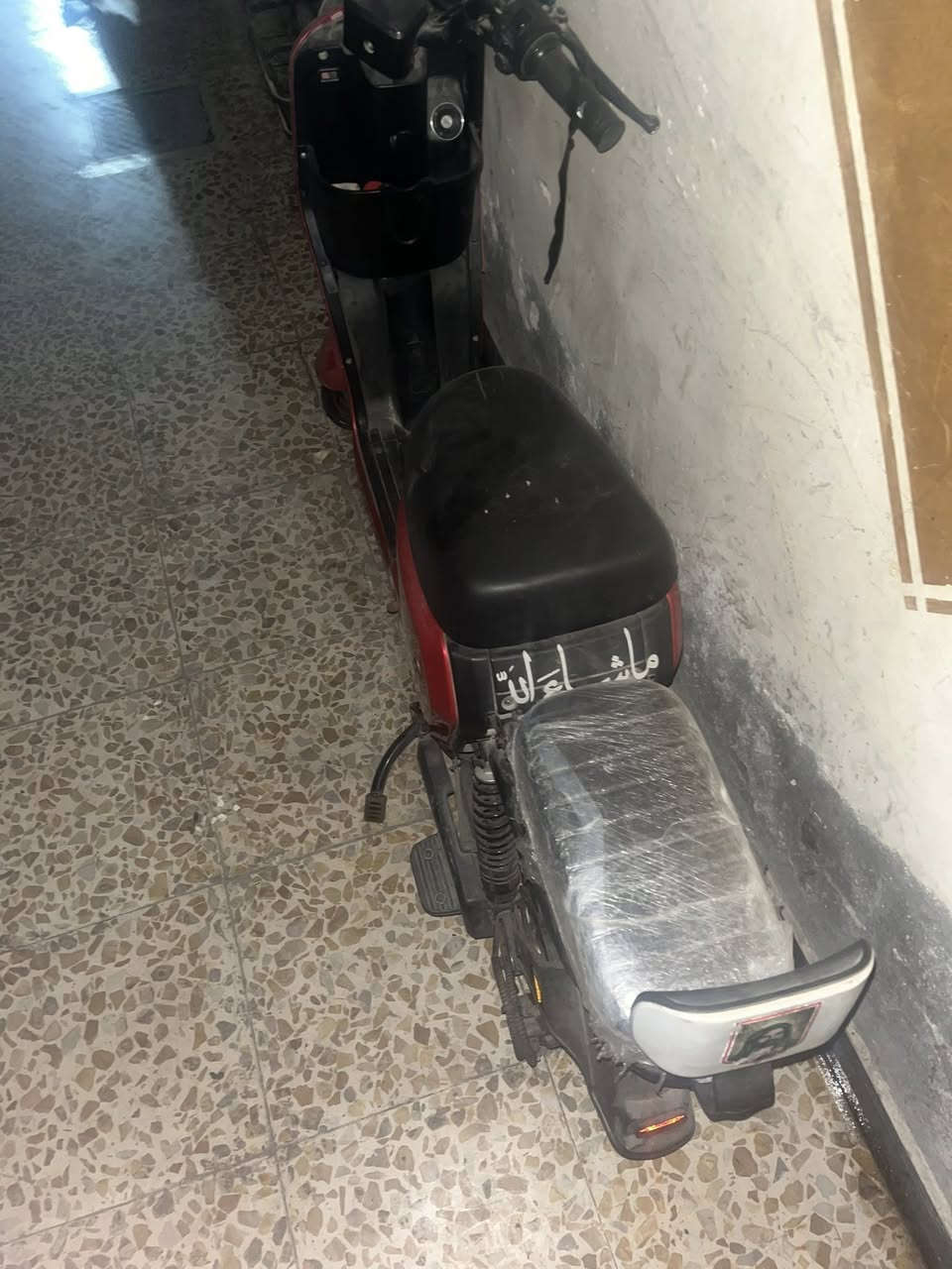 السلام عليكم متوفر دراجه شحن متروكه نضيفه كلش  بس باتريات مابيه  للاستفسار ***********

