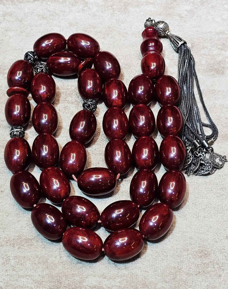 يا الله 
لعيون الغوالي الهواة المميزين تحفه من السندلس الالماني الانتيك من اصل عقود لون نوادر توتي معرق زرف وزرف نظافه تامه وزن ١٣٠ مع الفضه وزن صافي ١٠٥ غرام الحجز والاستفسار مراسله على الخاص يوجد توصيل لجميع المحافظات


**إذا كنت صاحب هذا الإعلان وتريد حذفه لأي سبب، رجاءا أرسل رسالة إلى الدعم الفني**