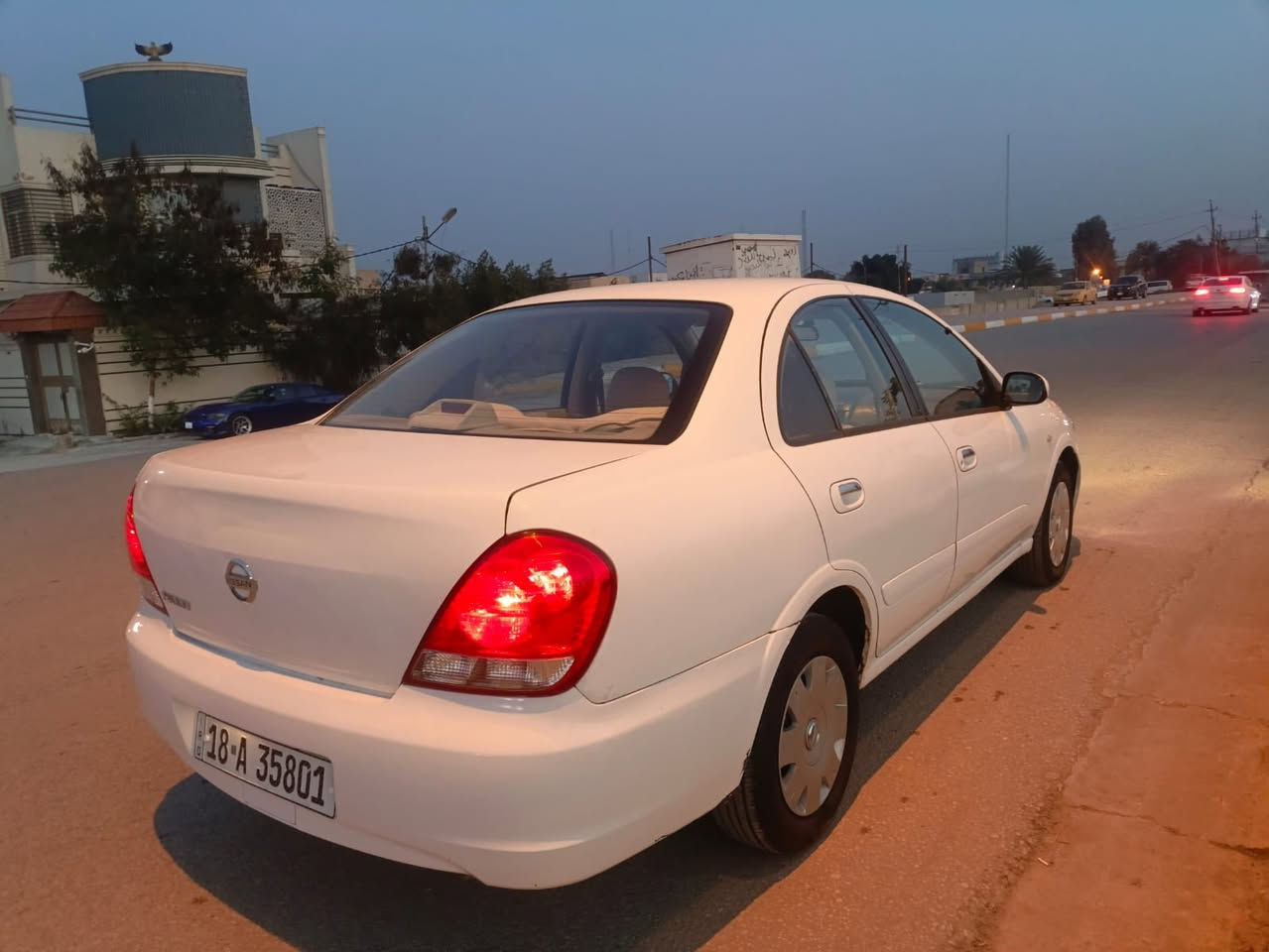 نيسان سني موديل ٢٠١٠ ياباني اصل ...فول اوتوماتيك مكفوله من الصبغ ماعدا شويه صبغ باب السائق فقط...كفاله محرك كير حداديه تخم تاير باتري كهربائيه كولها شغاله ..تبريد ثلج ...رقم بابل أنكليزي جديد سنويه ٢٩مانقصها اي شي .. علما  غير متواجد على الفيس....مكان السياره كربلاء.  رقم الهاتف /*********** اتصال+ واتساب
