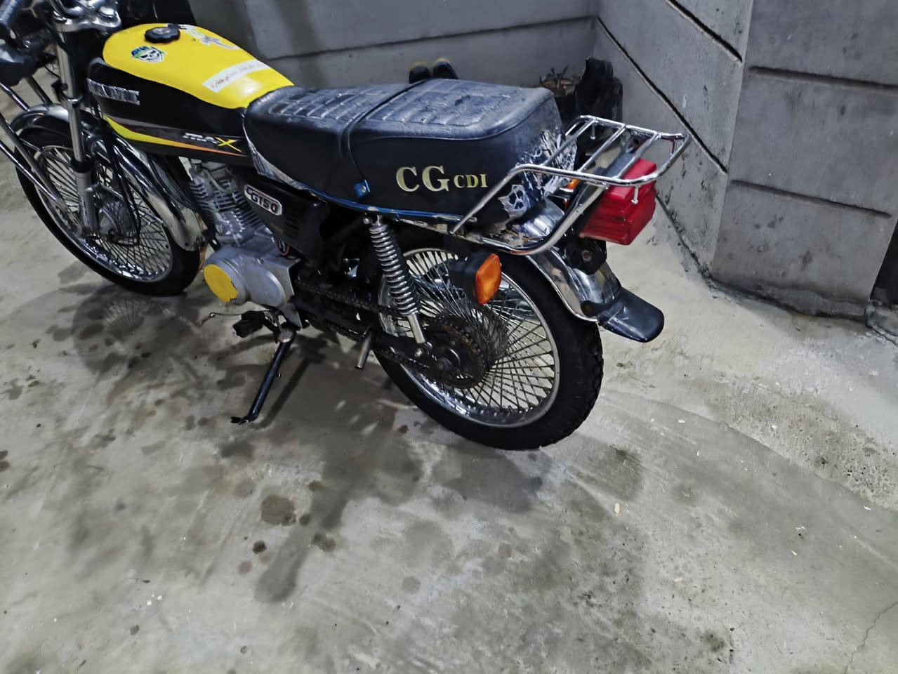 السلام عليكم موطور نامه برو للبيع نضافه شرط هندر واحد تشغل وتمشي صلنصه رياضيه السعر 325وبي مجال ***********
