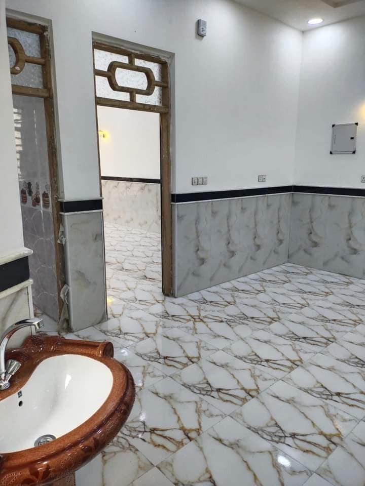 يوجد لدينا دور للبيع في بعض مناطق العمارة بكافه أنواع المساحات 
حي المعلمين الجديد / مغربه/ الجمعيات/العرضات/نهاوند/حي الصحفيين/العابرات/الشيشان/ابو رمانة
#علمأ_البناء_حديث
للإستفسار الإتصال على  ***********
