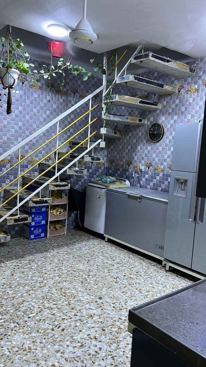 دار للبيع مساحه مية متر واجه خمسه ونزال عشرين طابق ونص
طابو زراعي سند 52الشعب قرب جامع الحق 
بيت ماناقصه،شي جديد *********** 
اسعد أبوعلي
