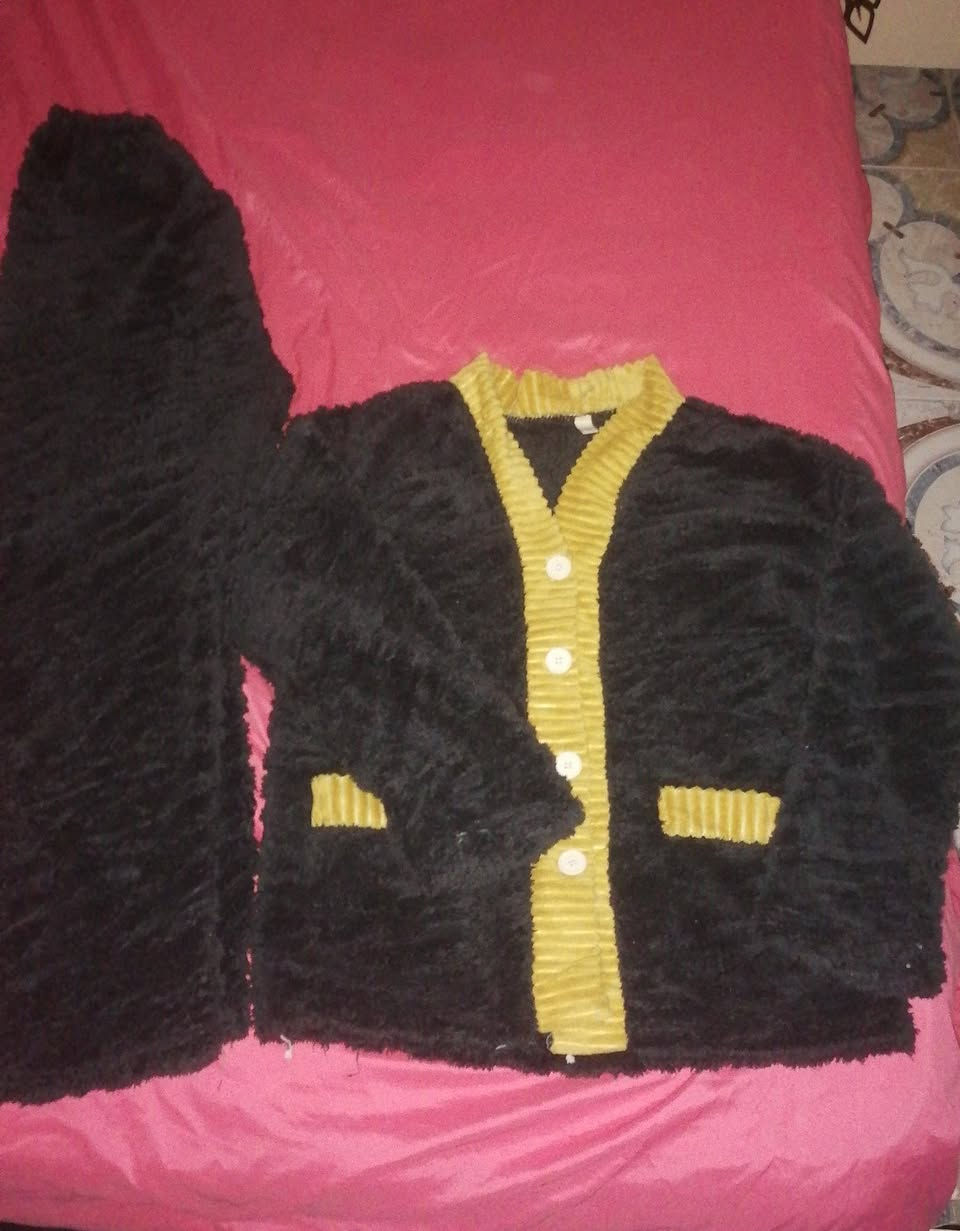 سوت كامل ب5 بهاري قطعه قماش. اسود ب4 ستره ب5 تراك ب5 كوت ب3. قمصان ستن الواحد ب4 موجود توصيل داخل الحسينية  الف ونص.


**إذا كنت صاحب هذا الإعلان وتريد حذفه لأي سبب، رجاءا أرسل رسالة إلى الدعم الفني**