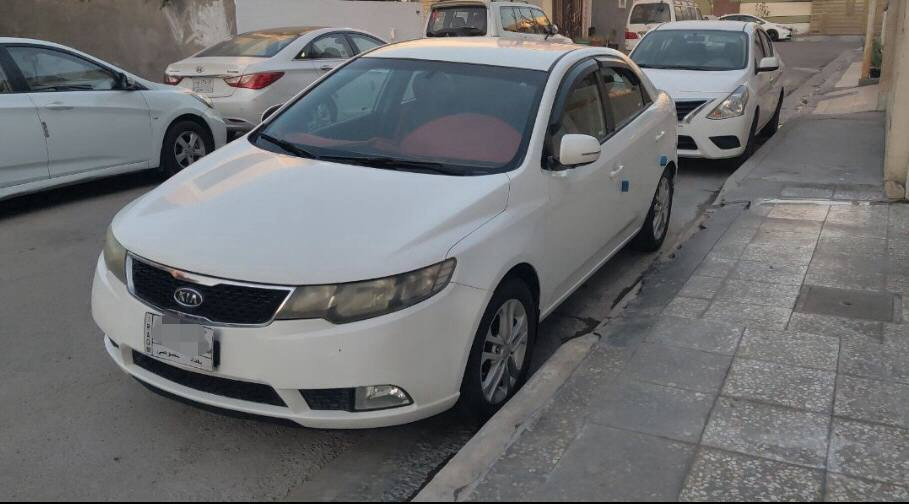 سيراتو 2013 رقم بغداد كير ومحرك مكفولات
السيارة بدون صبغ فقط تبديل باب خلفي عكس السائق ومطابق 100% نفس اللون وبيها بارد بسيط مؤشر بالسهم الازرق وبالدوسة ماشية 249 الف
كير 6 نمر وحساسات خلفية مري شفط 
شفتات كير وتحكمات ستيرن وشاشة داخل نظيف جدا.
السيارة بأسمي *********** بغداد الدورة . 
السعر 106 وبيها مجال .
