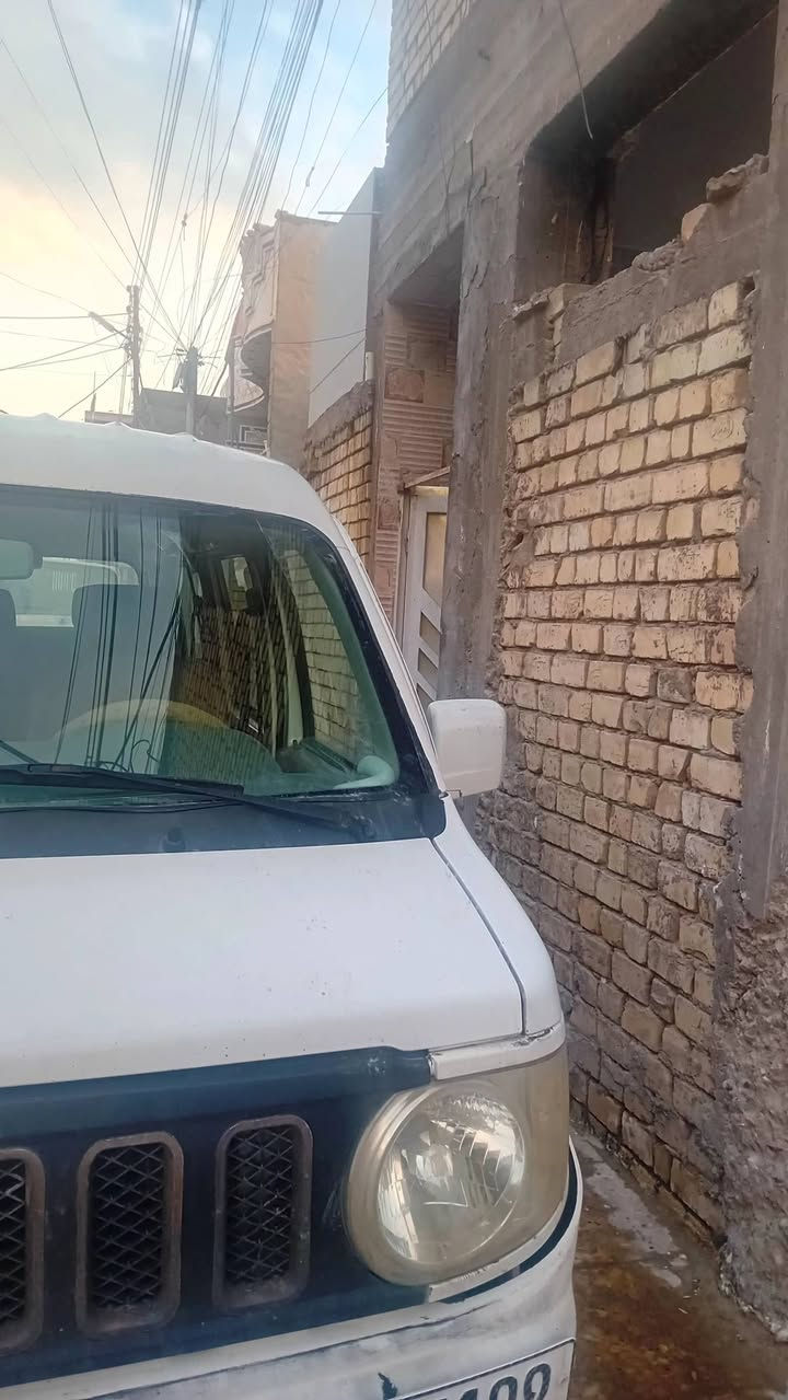 السلام عليكم سياره دفسنك موديل ٢٠١٣ رقم انكليزي احمر سعرها ٣٧ اوبيها مجال رقم الهاتف ***********
