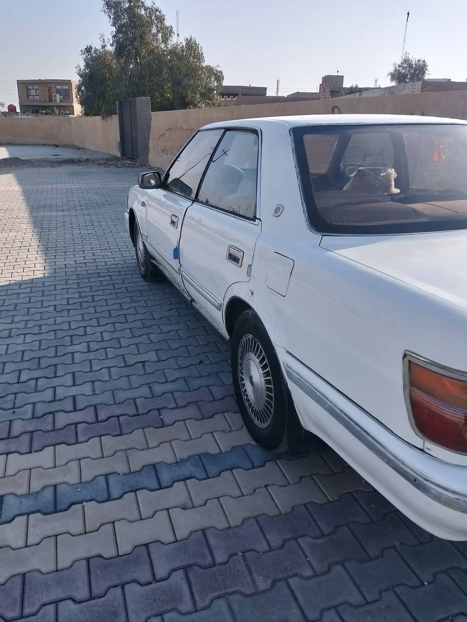 السلام عليكم  للبيع كراون هارتوب موديل 1991  حداديه 80/100 مكينه وكير مكفولات تخم تاير سنويه كارتونيه بسمي  تحويل ثاني يوم مكفوله من كصه ونقل جثه والعيب الشرعي والصوليات سياره جاهزه بمعنه الكلمه 
العنوان واسط كوت 
للاتصال *********** 
السعر 30 وبيه مجال
