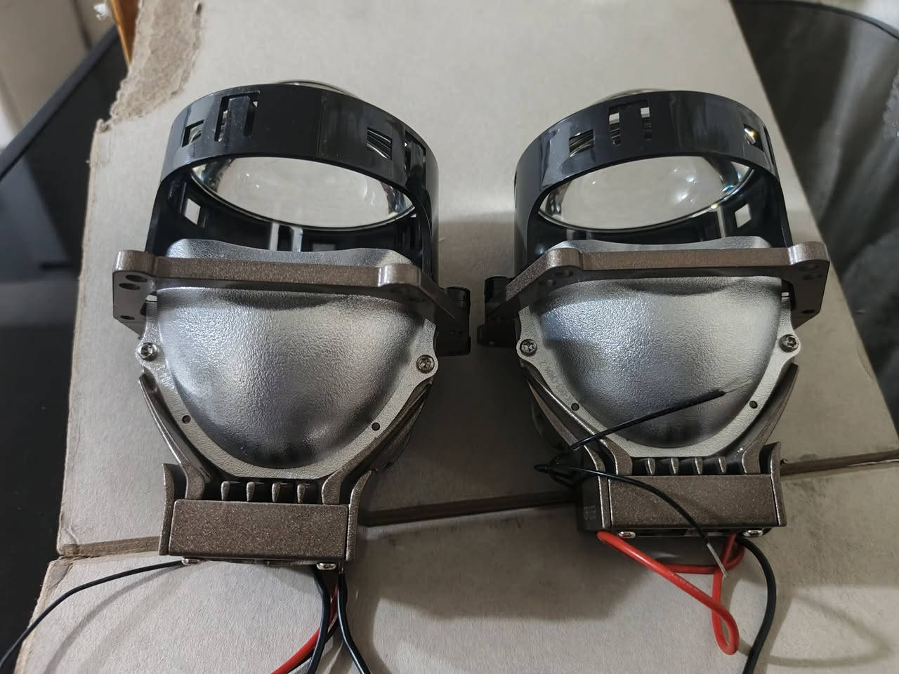 سلام عليكم عدسات عالي ناصي جدد لايت فول كلش قوي بل  كارتون السعر 90 ... ***********
