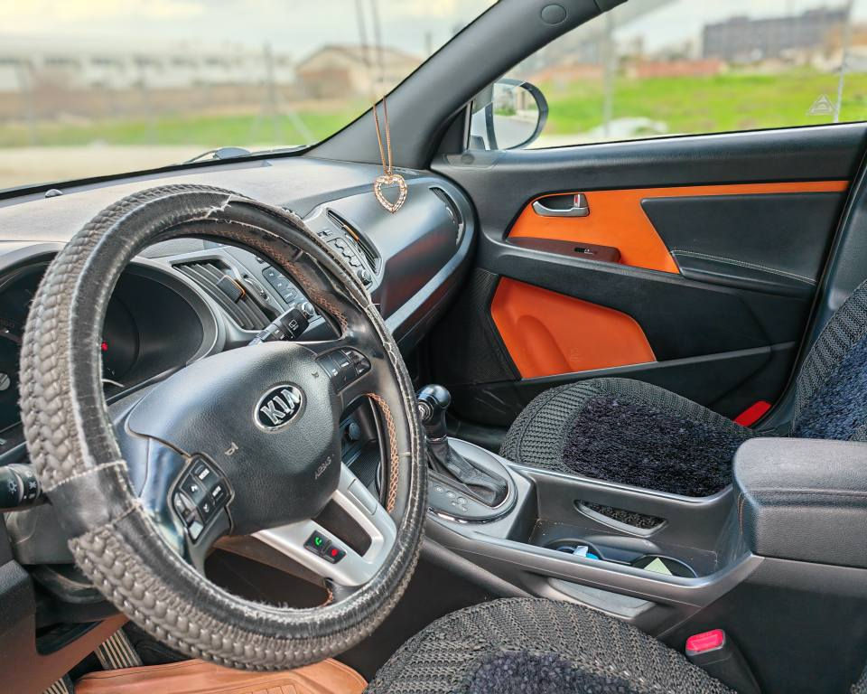 Sportage 2013 
بێ سبوغ یەک ساردە کوتی هەیە ١٢٨ هەزار ڕۆییە سپێری دانەبەزیوە 3 سویجە ناو قەیسیە نرخی ١٣٥ وەرەقە و مەجالێکی کەم شوێن هەولێر 
***********
*********** أربيل, العراق
