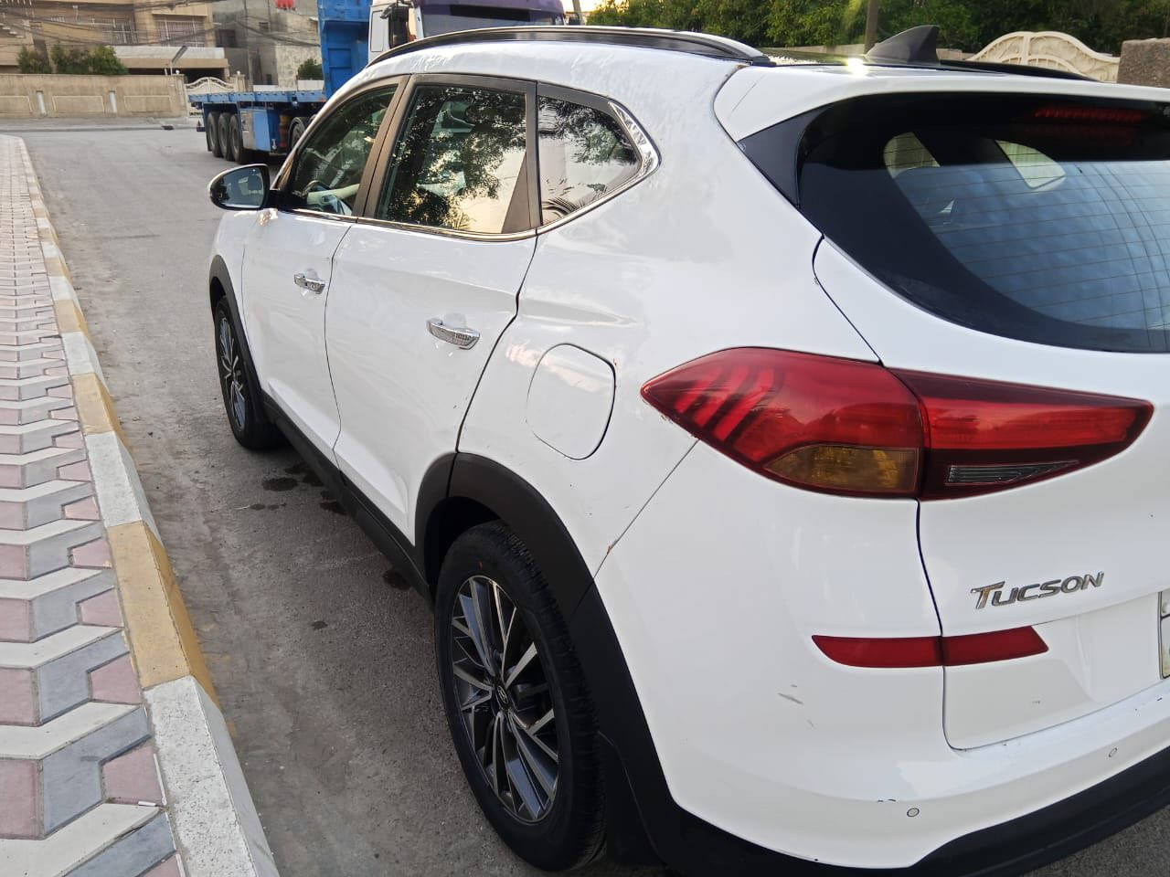 السلام عليكم للبيع توسان 2020 خليجي فول مواصفات محرك 2000 دوش تدفئه تبريد بيها جفية خفيفه على جهه اليمنى رقم اربيل بإسم شركة 
مكانها بغداد ***********
الاستفسار رقم
