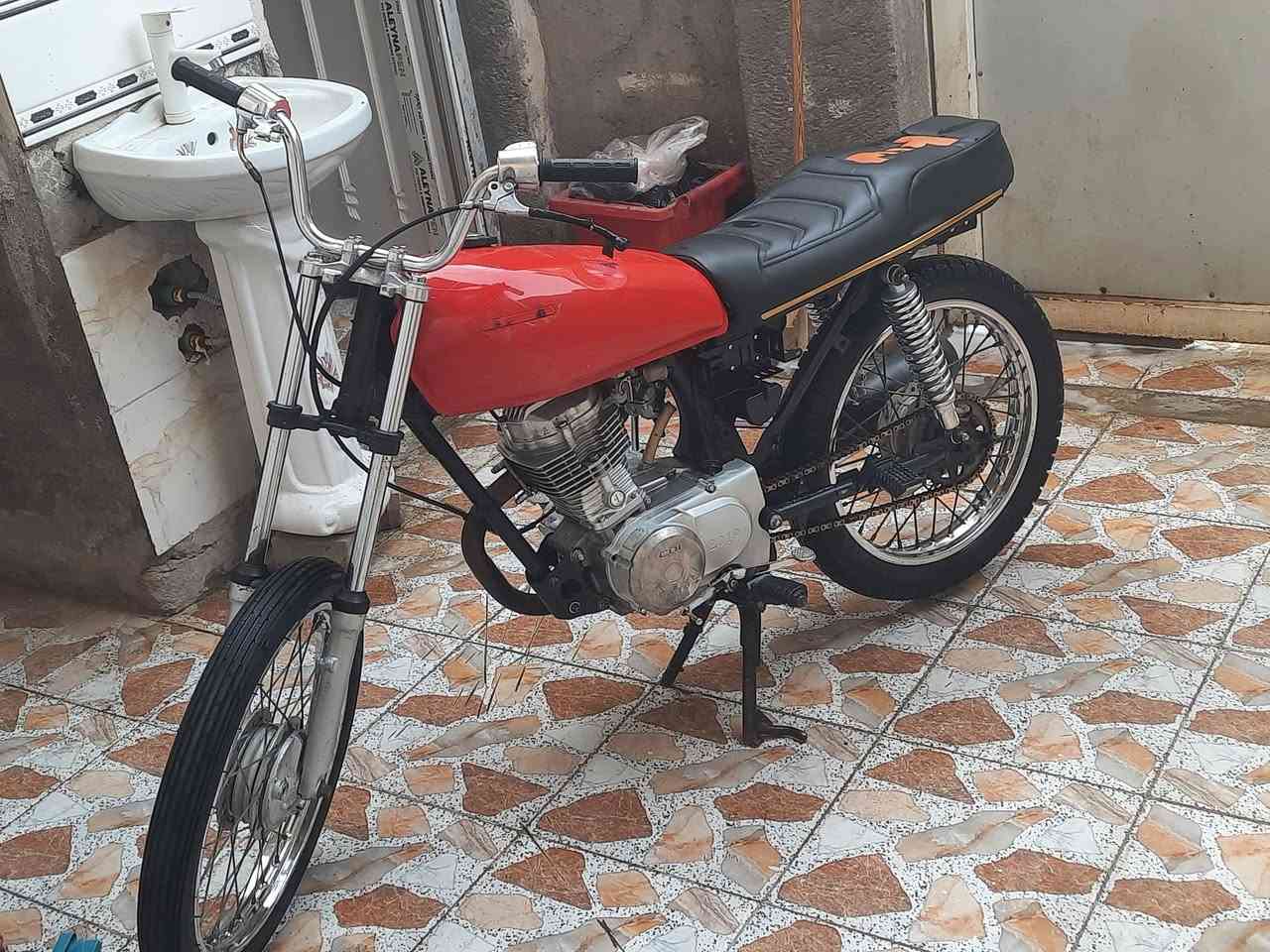 اعادة نشر دراجه بيهة خيط تبخير مثل ما موضح بل صورة وبيه برغي مال هوة الي بل كابريته طايح ما موجودسعر 350 وبيهة مجال


**إذا كنت صاحب هذا الإعلان وتريد حذفه لأي سبب، رجاءا أرسل رسالة إلى الدعم الفني**