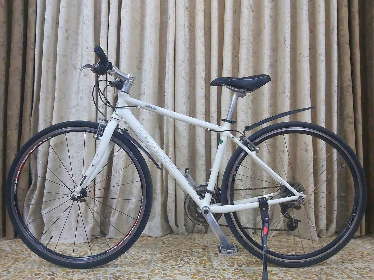 بلااااش 

دراجة نوع 700c ماركة GIANT سكيب غني عن التعريف نظافة 95/%  

معدن فول المنيوم 
                       سستم SRAM سرام 
                                                   كيورة سحب دفع شاشة

دشالي 3امامي 8خلفي 
                               نظام الويالة كمبليون 

السعر 130الف ثابت 🔓

((العنوان/بغداد/البلديات)) رقم الهاتف ***********
