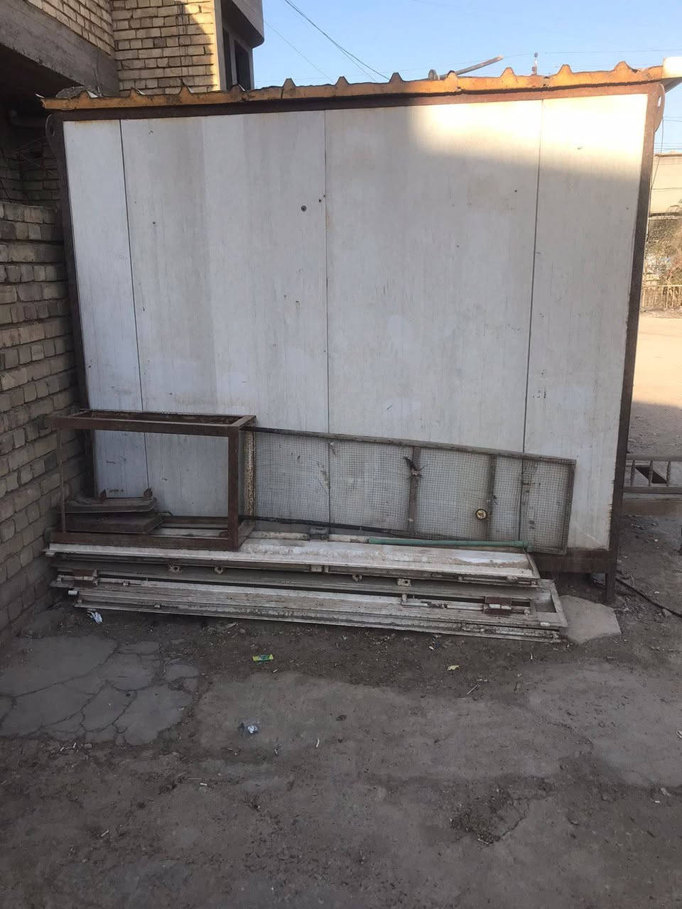 للبيع كرفان 4*3 العنوان بغداد للاتصال ***********
