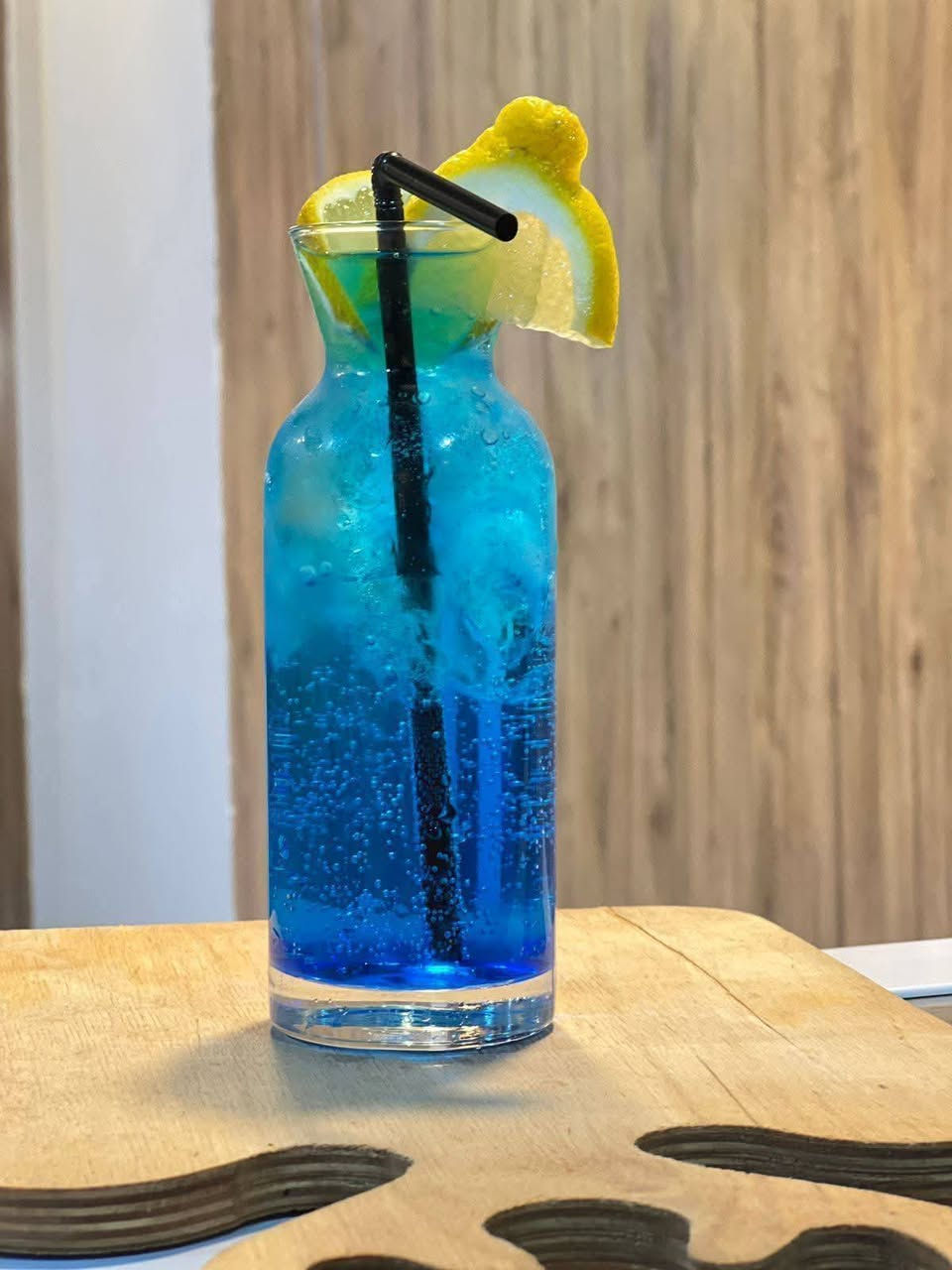 متفرغ للعمل في بغداد
خبرة أكثر من 15 سنوات في مجال 
المشروبات الحارة والباردة.

أجيد تحضير جميع أنواع العصائر الطبيعية، السموذي، الموهيتو، الميلك شيك، 

والمرطبات بأنواعها، بما فيها الآيس بيري/الأزبري بجميع النكهات، إضافة إلى السوفت بعدة أنواع.

متخصص في إعداد جميع المشروبات الساخنة:
جاي حامض، نسكافيه، كابتشينو، وكافة أنواع القهوة (سادة – وسط – حلوة)، القهوة الجكليتية، القهوة التركية، والقهوة العربية.

ملاحظة:
لا أجيد استخدام جهاز الإسبريسو الاحترافي،

📩 للمراسلة واتساب أو الاتصال:
📞 ***********
