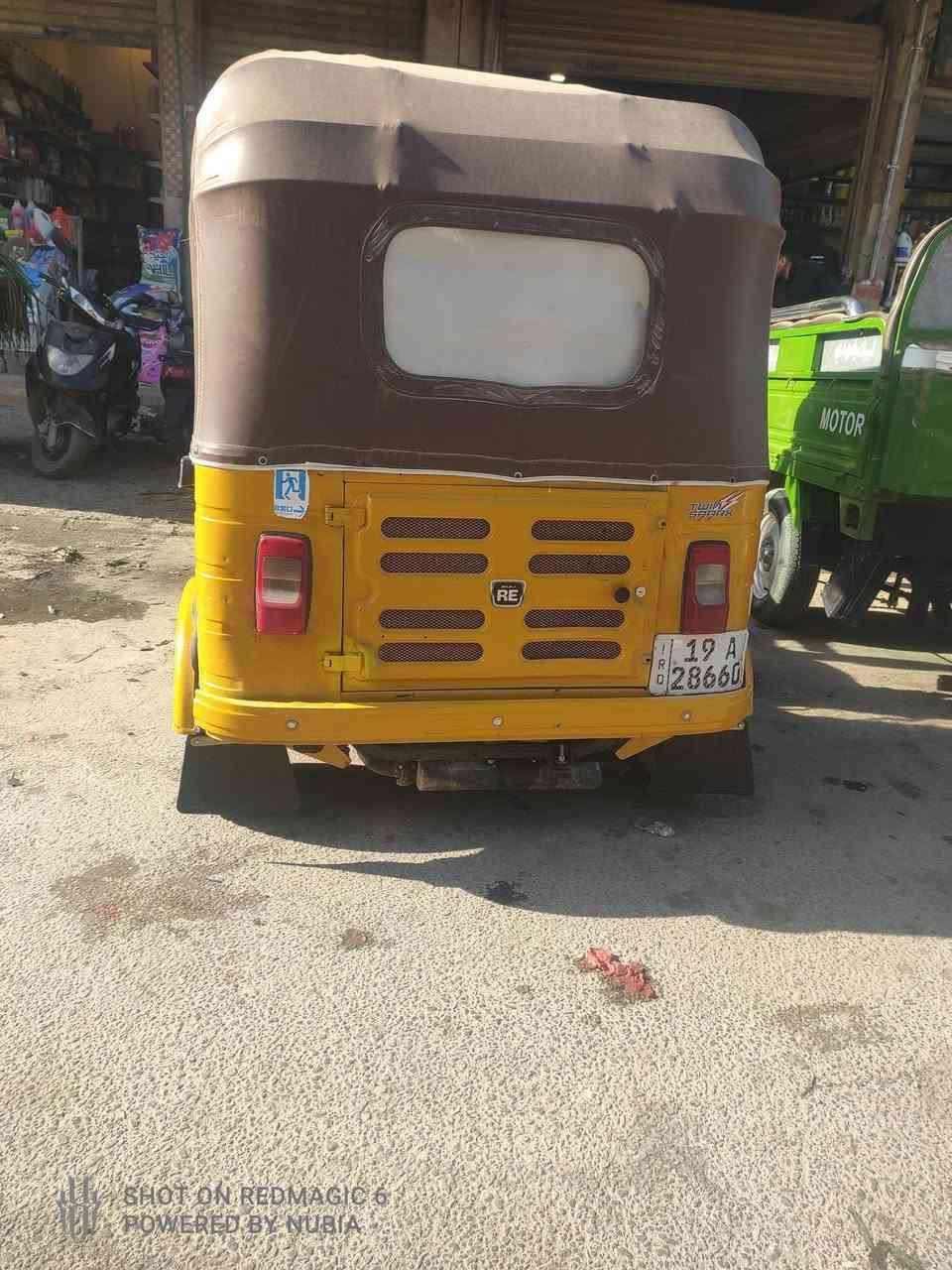 وينهم الي يدورون كفاله
هاي موديل 19 كفاله ماعده الدوس
التكتك كدامك شوف العين وتعال افحص تكتك حلوه نصبه وكشر ومحرك رقم شوكت ميعجبك مداور
سعرها 5800 بيها مجال كلش بسيط حك الجيه يعني مال ضيافه
***********
