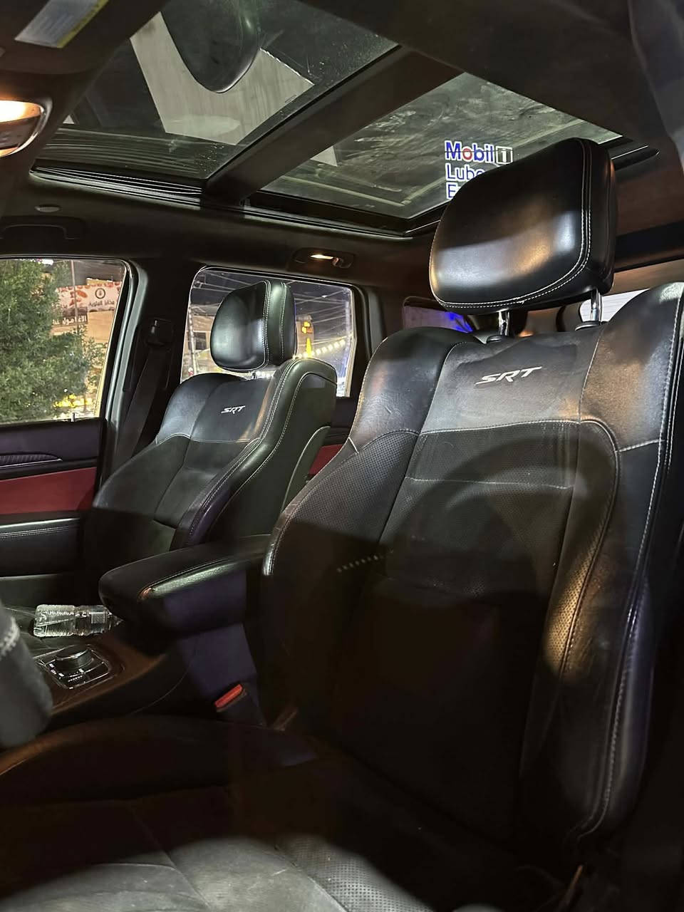 السلام عليكم
جيب SRT اصل 
عليها طابوكه ٥.٧ وباقي التفرعات كلها SRT 
فول مواصفات للأخير فول 
بنوراما 
سقف روز رايز 
رادار امامي 
نقاط عمياء 
كشنات حضن كنتارة
تحكم ستيرن 
شفتات 
فجوج برمبو 
خمس وضعيات قيادة 
وبيها هواي مواصفات بعد 
عليها إضافات مرتبه 
شوته 
وكزوز صوته مرتب 
مكينه كير اكسل كفاله 
السياره بدون صبغ فقط دعامية فقط وبيها بارد بالباب وبارد بالجنطه واثر بالقماره مال تغليف جان عليها تغليف لون اسود انشال وبقه اثر بالقماره 
سيارة رقمها بغداد تحويل مباشر 
مكاني بغداد سعرها 215وبيها مجال ترهم مراوس بشي اقل محتاج فرق 
***********
