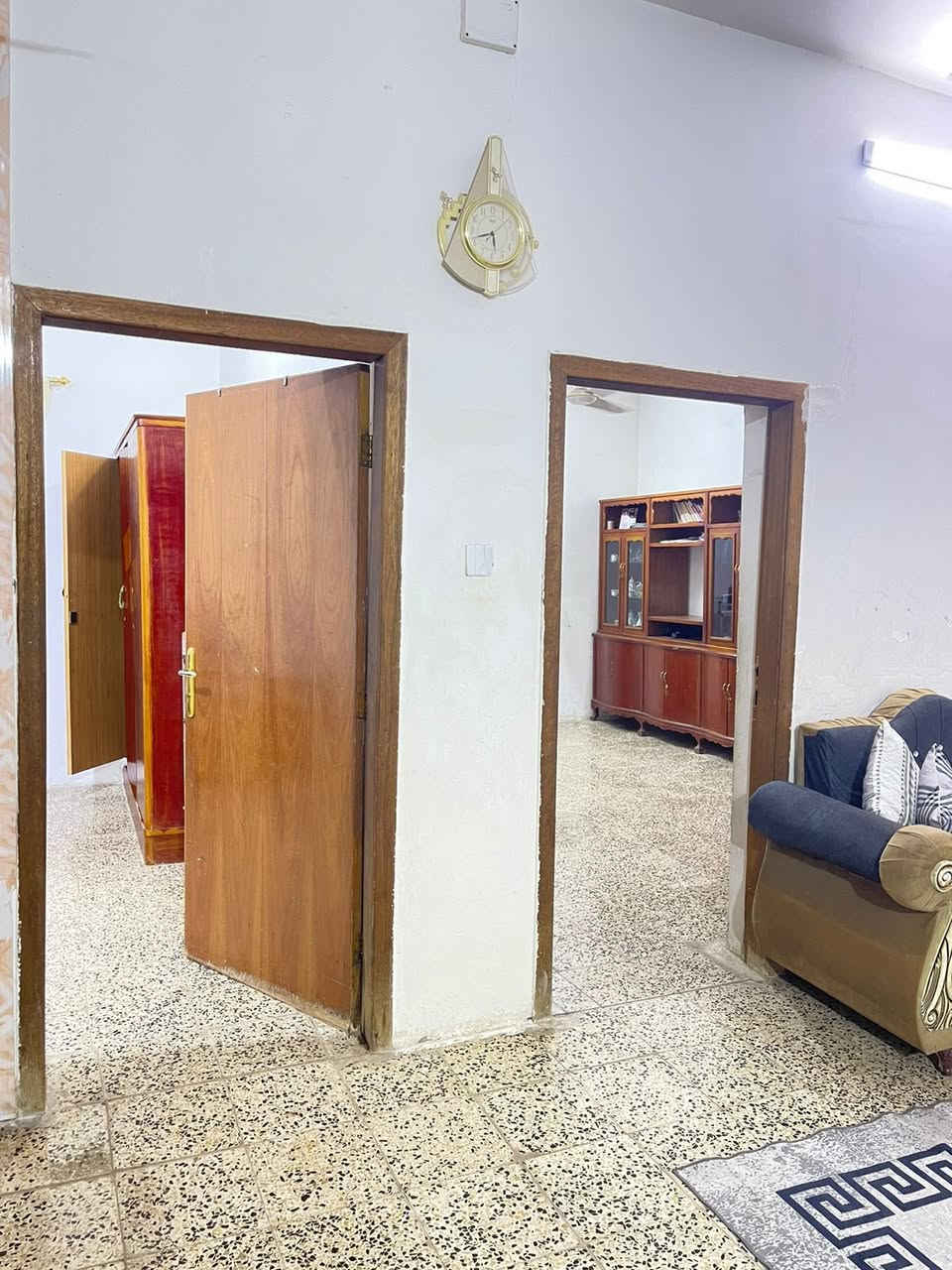 بيت للبيع 🏡
📍الموقع: ميسان | حي الخضراء| 200م²
📄الطابو: صرف

✨الطابق الأول: 
• الكراج الخارجي 8×3.5
 • 🛋 استقبال 4×7
 • 🍳مطبخ واسع 5.5×5
 • 🛏 صالة كبيرة 3.5 ×8
 • 🛌 غرفة نوم 3.5×3.5
 • 🛌 غرفة نوم 4×5
 • 🚿 حمام داخلي 2×3
 • 🚿 حمام خارجي 2×1
 • 🌬 منور 8×1.5+4.5×1.5

✨الطابق الثاني:

 • 🛏صالة سويت مفتوحة
 • 🛌 غرفة ثالثة 5×4
 • 🛌 غرفة رابعة 3.5 ×3.5
 • 🛌 غرفة خامسة 5 ×5.5
 • 🛌 غرفة سادسة 7 ×4
 • 🚿 حمام داخلي  1.5×2

📩 للاستفسار والتفاصيل الاتصال �
0770 555 2671
