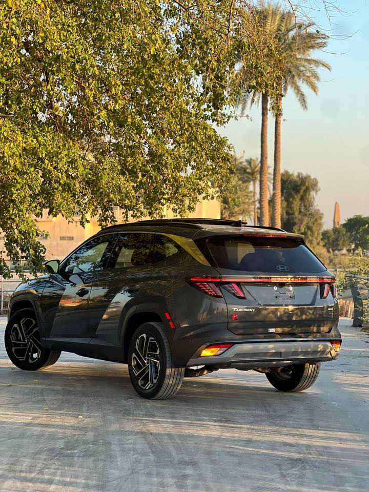 Hyundai Tucson 2025 Limited
المواصفات : 
داخل ابيض ملكي 
4 كامرات 360 
حساسات 360
كشنات اماميه تدفئه تبريد الخلفيه تدفئه 
خزن ميموري 
كشنات كهرباء 
بنوراما 
رادار امامي خلفي 
قيادة ذاتيه 
تنبيه الخروج عن المسار 
اوتو بارك 
اوتو بريك 
جنطه كهرباء 
مواصفات اللمتد المعروفه 
المحرك : 
2.5L 
الحادث : صبغ بنيد وباب الخلفيه جهة اليمين وباب الصدر بارد 
للاستفسار : ‭0771 712 9070‬
