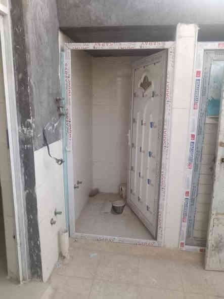 السلام عليكم
  دار للبيع مكان مميز جدا 
طابو زراعي سند 25 
المساحه //١٠٥متر
نوع البناء طابوق عكاده 
العنوان / /بابل المدحتيه
شارع علي قماره قرب حسينية الشهداء
خدمات كامله من ماء وكهرباء
عرض الشارع ٧متر
السعر/٤٦وبي مجال
تفاصيل البيت طابق واحد 
استقبال 
صاله 
عدد الغرف١
مطبخ 
منور خلفي طارمه
مجمع صحيات داخليه وخارجيه
السطح كامل  فرشي
البيت كامل ولايوجد اي نقص بي
تحويل البيت ثاني يوم بعد الشراء 
بناء حديث موقع جيد جداً 
يبعد عن الشارع الرئيسي ١٥٠متر
ملاحظة//البيت فارغ حلين غير مسكون
سنة البناء حديث
للاستفسار
مراجعة  مكتب دلالية وائل الهندي 
***********ابو علي
مكتب دلالية وائل الهندي بابل المدحتيه الحمزه الغربي ع شارع 60 قرب سلوان ابو الكاشي مقابيل فرع علي قمار
