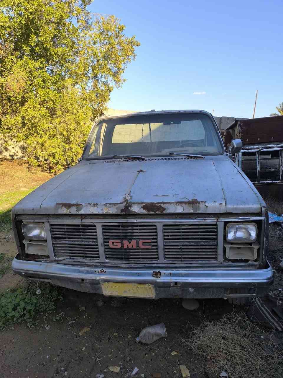 السلام عليكم للبيع تفصيخ شفر موديل 85 رقم بغداد مااندل راعيها مكاني بغداد محرك 6 عالي شغال كير عادي شاص مكفول 
***********
