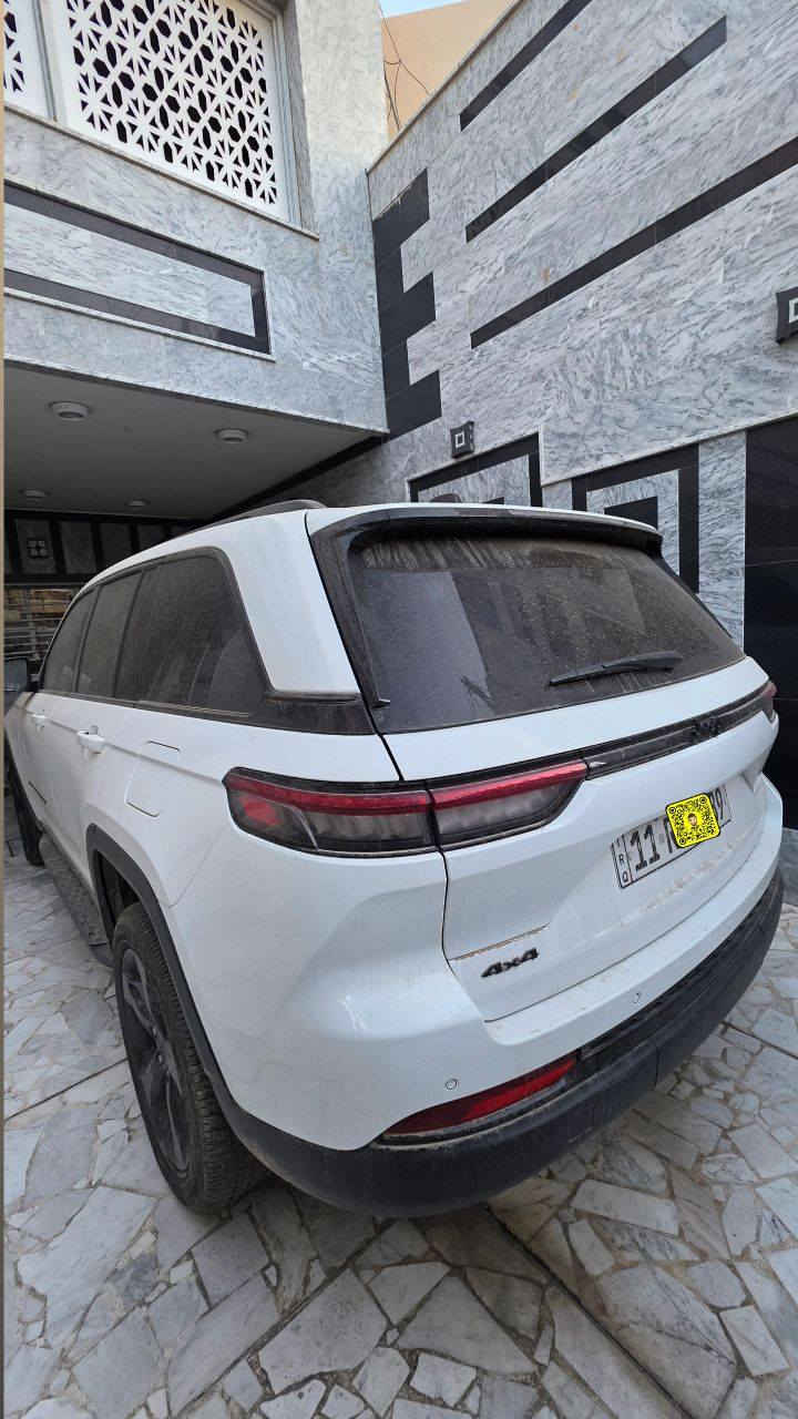 جيب لاريدو 5 راكب موديل 2024 أمريكي
الحادث 
 تبديل بنيد وصبغ 
الشواصي والغود والارباك كفالة عامة 
________________________________________________
المواصفات 
فتحة سقف
شاحن الاسلكي
ردار امامي 
حساسات خلفية 
نقطة عمياء 
مثبت سرعة 
تحذير خروج عن المسار 
صندوك كهرباء 
تشغيل عن بعد 
بصمة ابواب 
تدفئة ستيرن 
تدفئة كشنات 
شفتات ستيرن 
وباقي المواصفات المعروفه 
ماشية 16 الف ميل 
________________________________________________

السعر 33,000 الف دولار وبيه مجال 
مرقم بغداد بسمي 

العنوان بغداد البلديات مقابل الامن العامه حي التجار 
رقم الاتصال ***********
