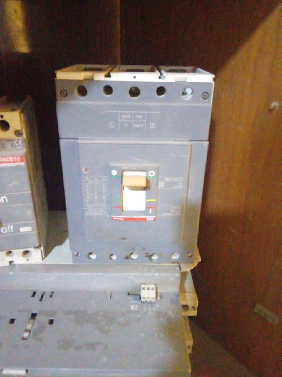 متاح قواطع abb  xt و tmax جميع الامبيرات
63a
80a
100a
125a
160a
250a
400a
630a
800a
1250a
للتواصلً
01147151538


**إذا كنت صاحب هذا الإعلان وتريد حذفه لأي سبب، رجاءا أرسل رسالة إلى الدعم الفني**