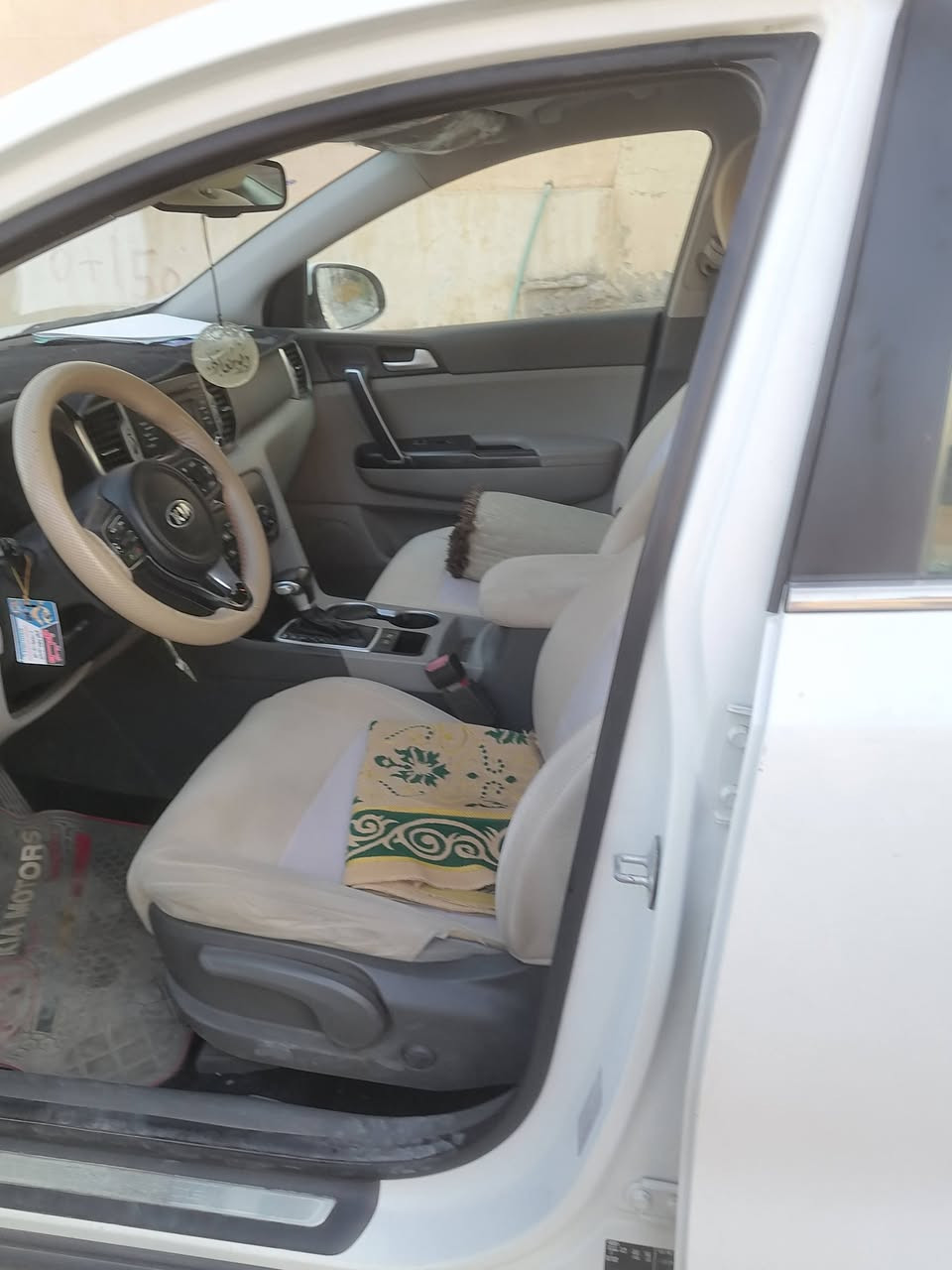 السلام عليكم ورحمة الله وبركاته سيارة للبيع نوع اسبورتج خليجي موديل 17خليجي بصمه تشغيل وابواب صندوق كهرباء تبريد قطعتين لد امامي ويل كب مشيف سيارة مكفوله كفاله عامه وبأسمنه رقم بغداد تحويل ثاني يوم.. رقم الموبايل ***********
