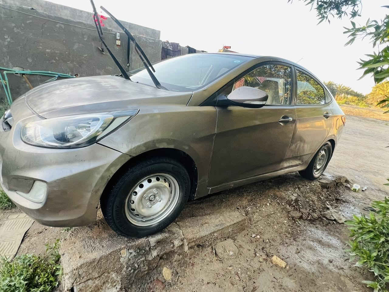 اكسنت موديل 2012سيارهً بيها باب مبدل وجاملغ راجع بارد وهاي طخه بلباب وبيها شخوط بصيطه خليجي مكينه 1600سياره حلوه السعر 75وبيها مجال ***********
