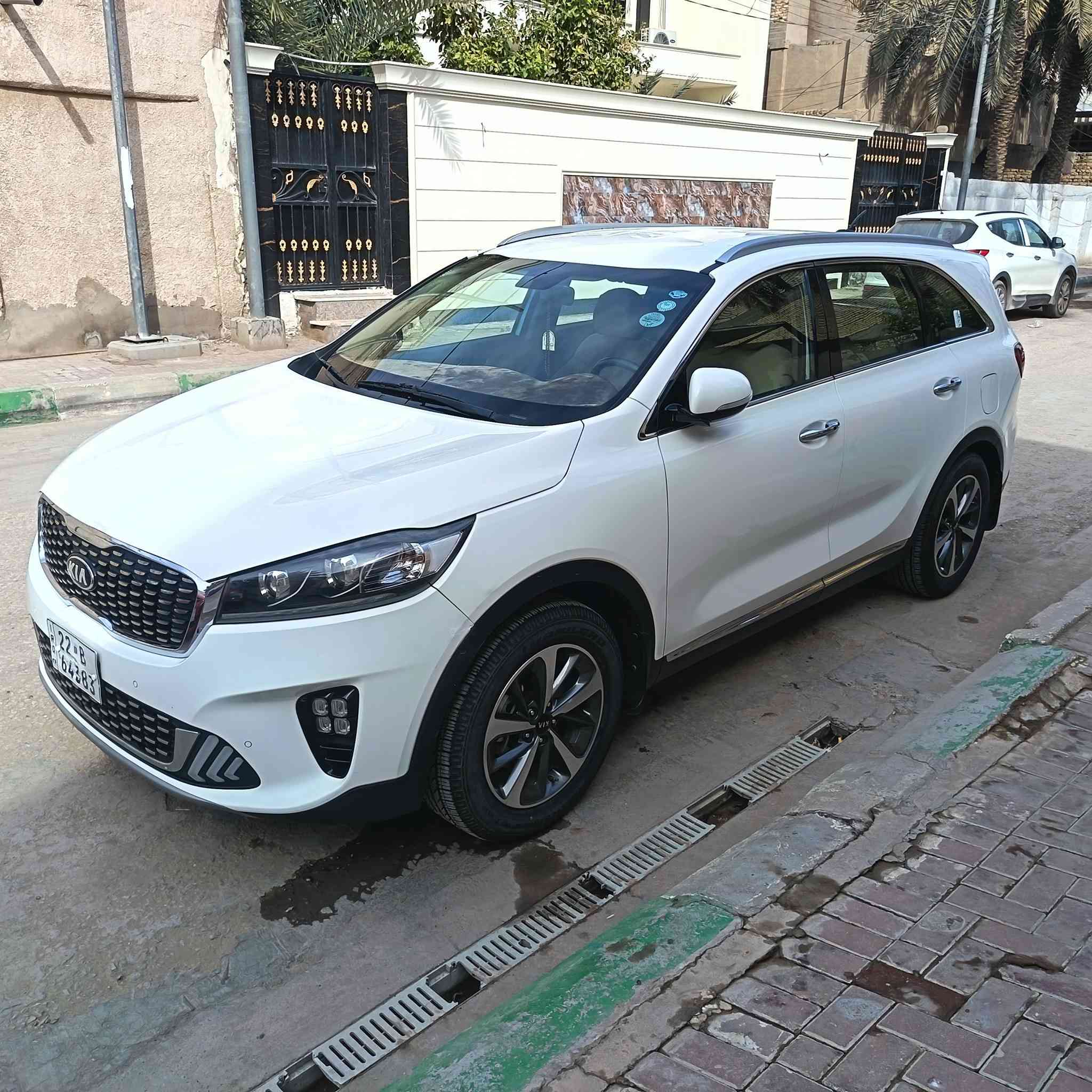 السلام عليكم ورحمة الله وبركاته
سورنتوا 2020  V6 خليجي  فول مواصفات عدا البانوراما
بصمة
ثلاث قطع تبريد
سبعة راكب
مري شفط
تحكم ستيرن
حساسات امامي وخلفي
جنطة كهربائية
رقم اربيل السنوية بأسمي مداور مباشرة هزة ساقطة وايضا سنوية ساقطة 
السيارة نظيفة استخدام شخصي تخم تاير جديد وباتري جديد
الضرر فقط جاملغ امامي مبدل وكالة شركة
مكاني نجف كوفة حي المتنبي
السعر ٢٤٥ وبيها مجال
للاتصال *********** غير متواجد عالفيس
واتساب موجود
