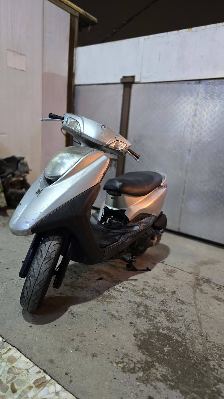 السلام عليكم دراجه فريز للبيع كفراتها نظيفه  العنوان مدينه الصدر والسعر 500 وبيها مجال (***********)
