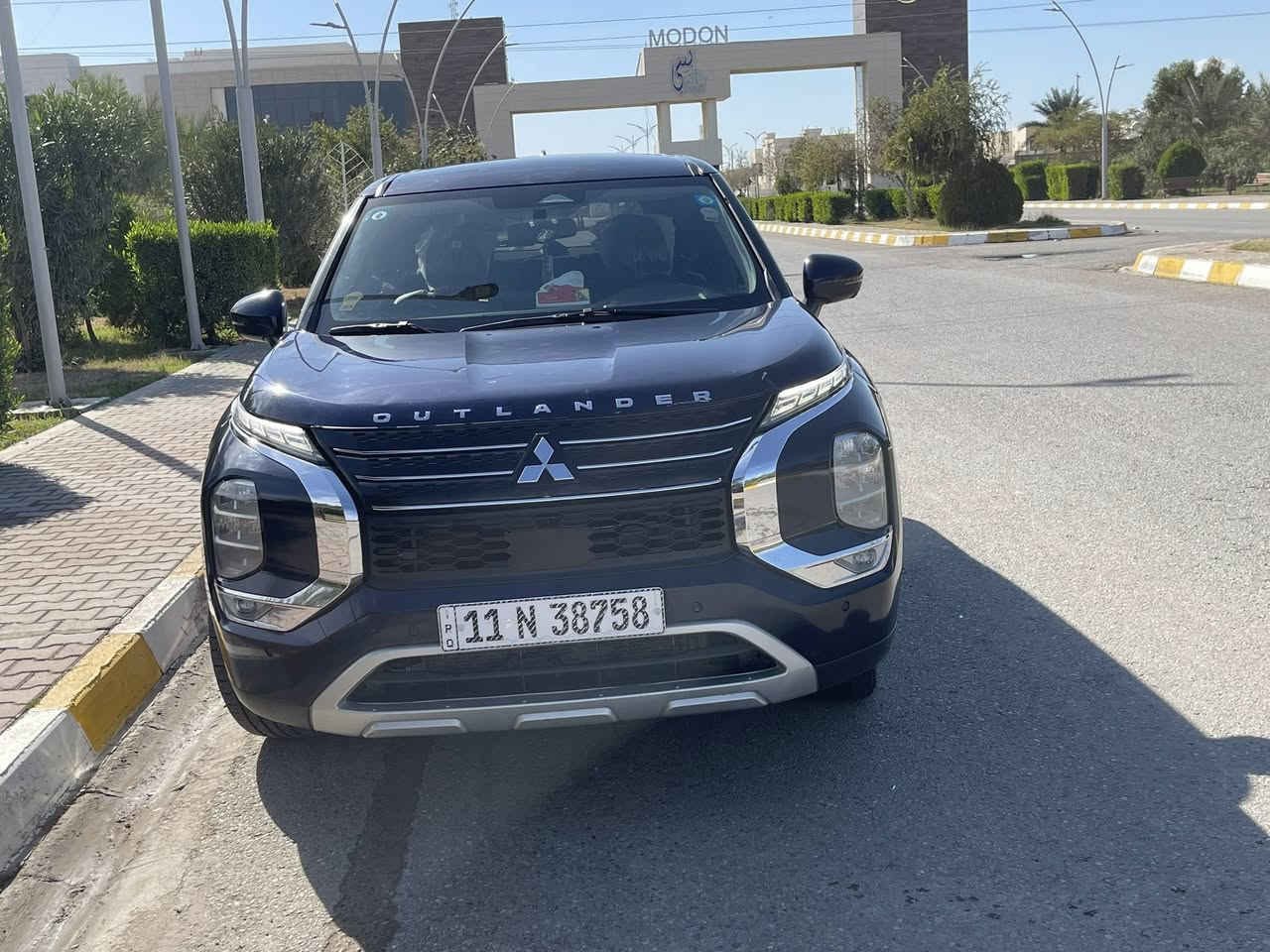 السلام عليكم للبيع فقط بدون مراوس اوتلاندر موديل 22 فول فقط بدون فتحة مواصفات se دفع رباعي كامرات 360 ورادارات امامي خلفي  السيارة كلين بدون صبغ بدون ايرباك رقمهة بغداد باسمي تحويل او وكالة عداد السيارة 103 كم  للتواصل ***********
مكان السيارة تكريت 
السعر 195 وبيهة مجال بسيط
