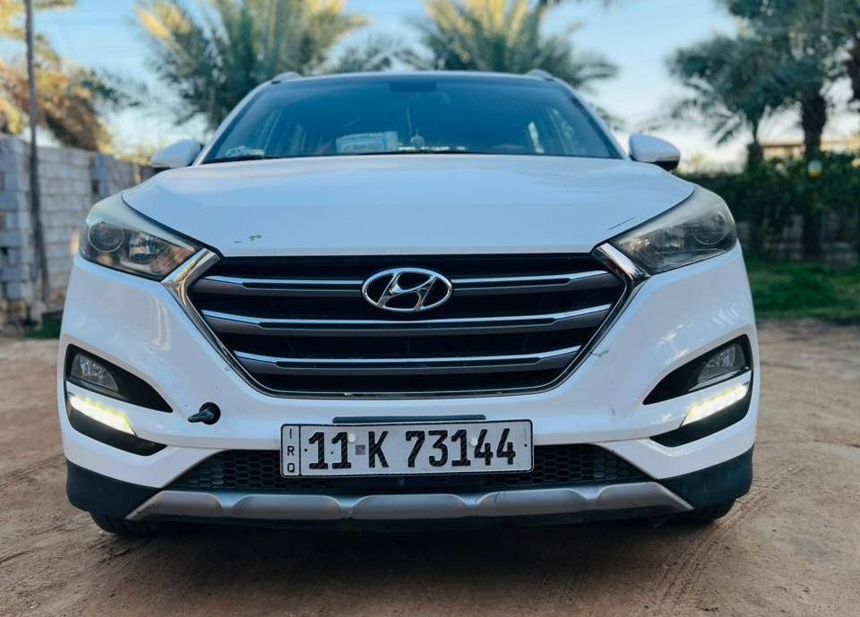 السلام عليكم
توكسان 2018 رقم بغداد انكليزي
 بـ اسمي كفاله عامه 
ماعدى طخ الي بقبق الصندوق الي واضحه بالصورة 

تحكم استيرن 
اشاير مري 
مري شفط 
شاشه كامره
تبريد ثلج +تدفئة 
مكينه 2000 مامفتوحه نضيفه فول
نضيفه جداً استخدام بيت 
احلى من الصورة بعد 
كير مكينا حدادية كفاله فول واحد ع واحد 

مكان السيارة نجف ام عباسيات
السعر 192 وبيها مجال بسيط.. 
للاتصال
***********
م//موشراء لاتعامل رجاءا..
