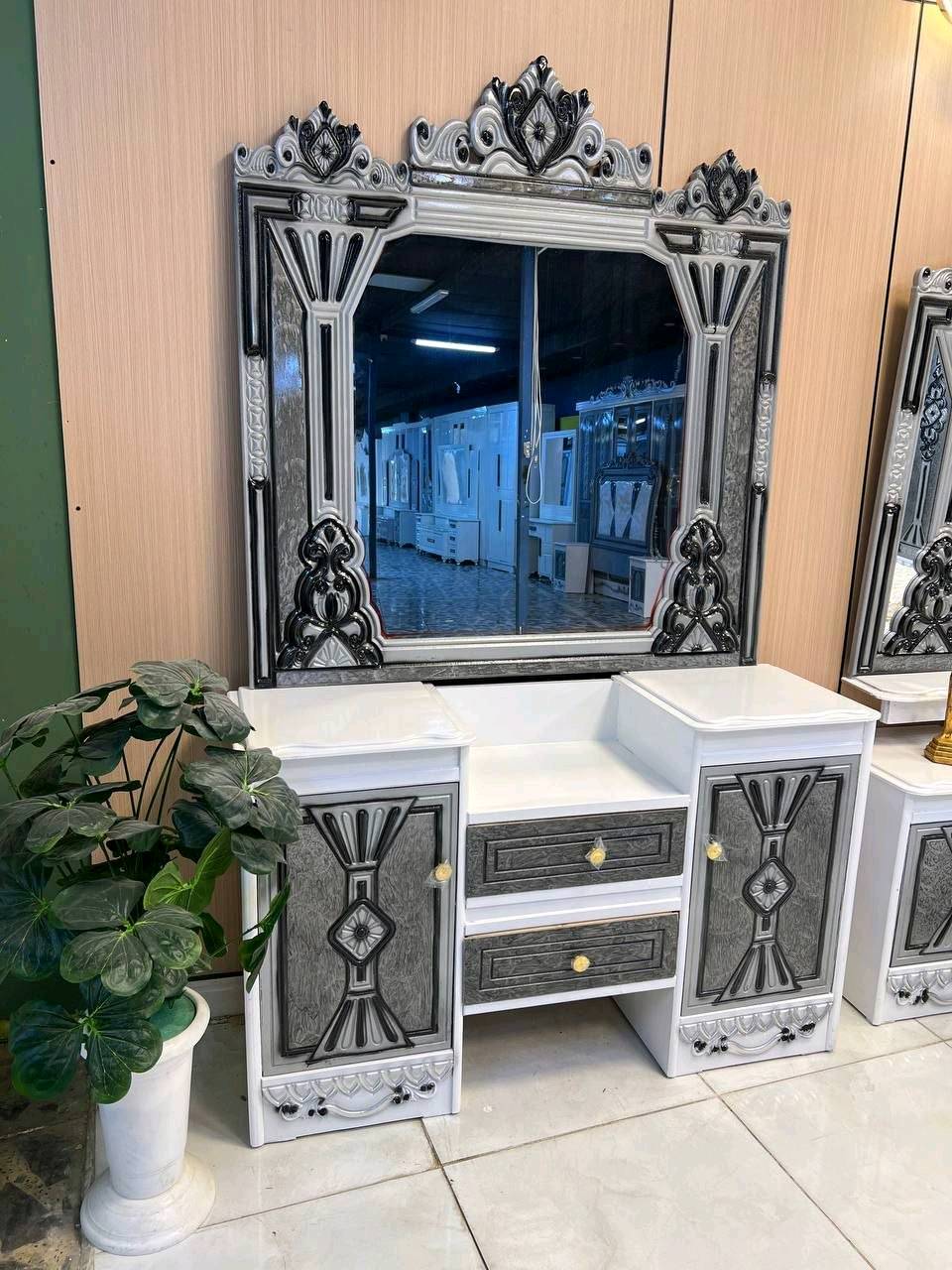 وين تلكه هيج جمالللل وبسعرر كلشش مناسب 

غرف نجاره عراقيه 💯💯

تتكون من ١٠ قطع 

عرض الكنتور٣مترات و٢٠سم

ارتفاع الكنتور مترين و٤٥سم

السرير بلوك ٦ ارجل

طول السرير 200 سم 

عرض السرير 160 سم 

الضهر شد براغي

الزاويه بارتفاع الكنتور 

الشازلون والطابوريه 75 الف 

الدوشك 150 الف  ضمان ٥ سنوات

