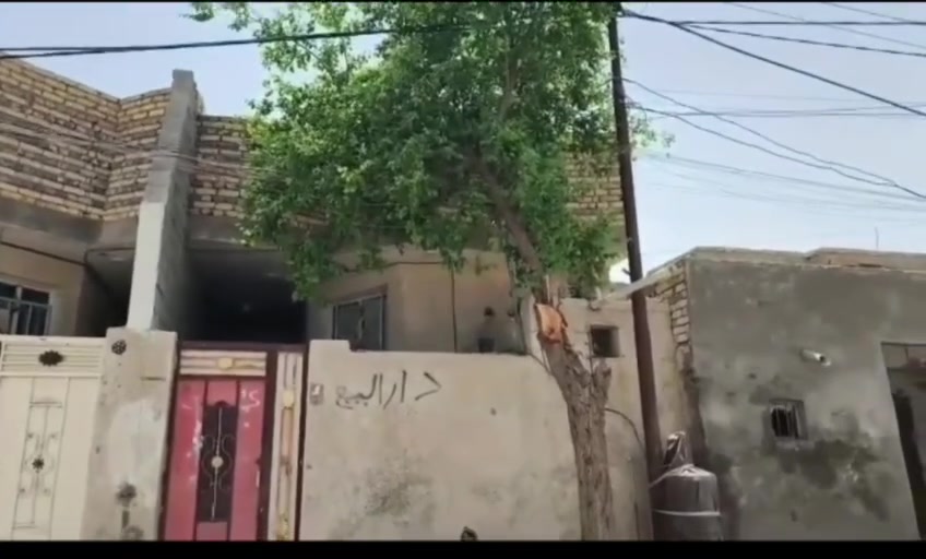 سلام عليكم ورحمة البيت للبيع فقط طابو صرف اصولي مساحه 100 متر واجها 5 والنزال 20 البيت يتكون من غرفه واصاله ومطبخ واستقبال وصحيات خارجه وداخليه البيت سكف كَونكريت العنوان الرفاعي التفيج مقابيل مدرسه الزرقاء رقمي *********** واشرف بيكم بيت اصولي تحويل ثاني يوم واني برسم الخدمه
